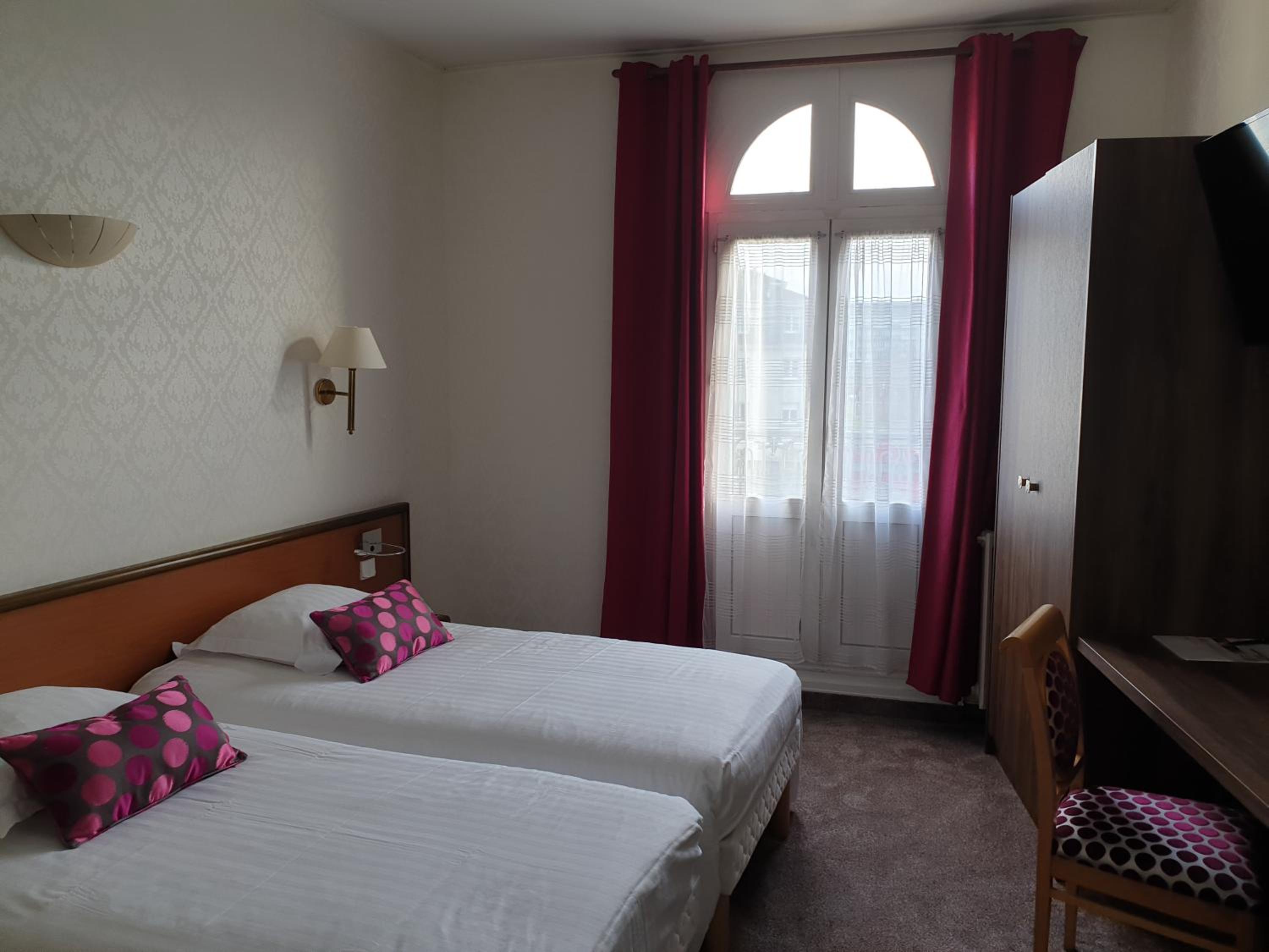 Privilege Twin Room - Photo 2