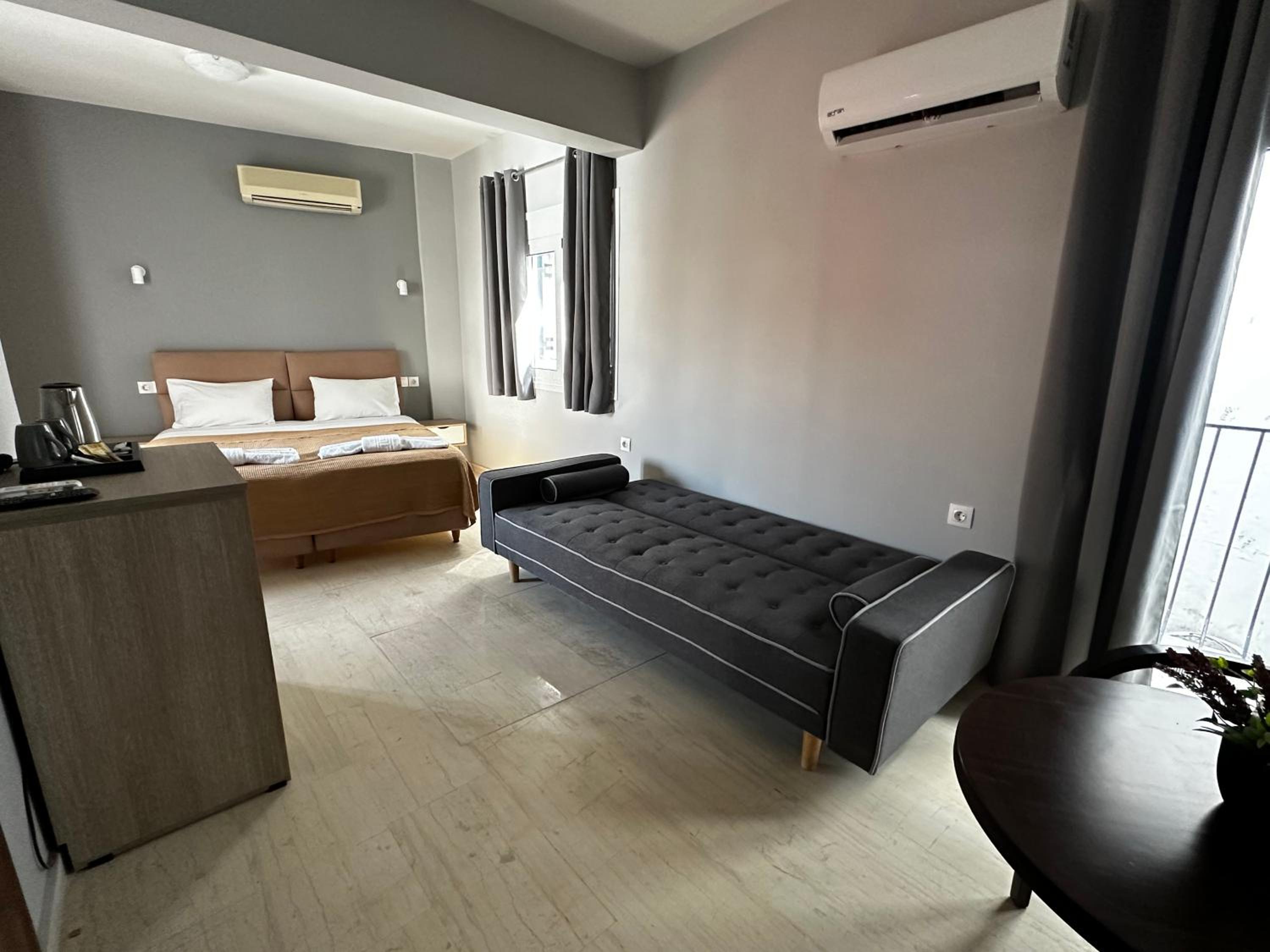 Double or Twin Room with Extra Bed photo 2