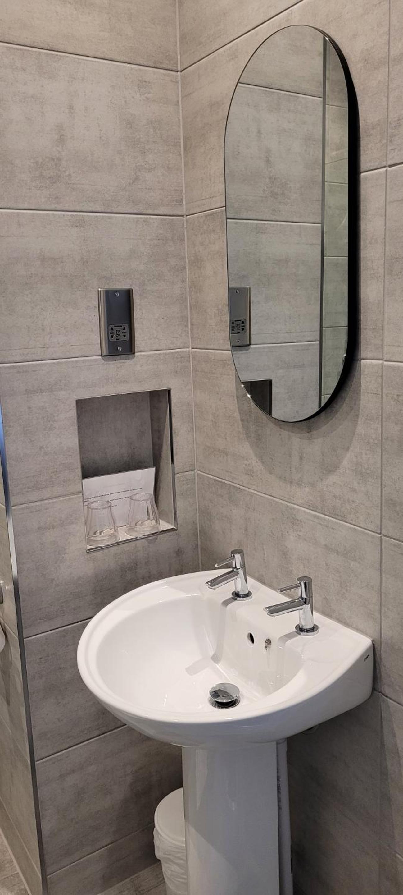 Twin Room - Photo 3