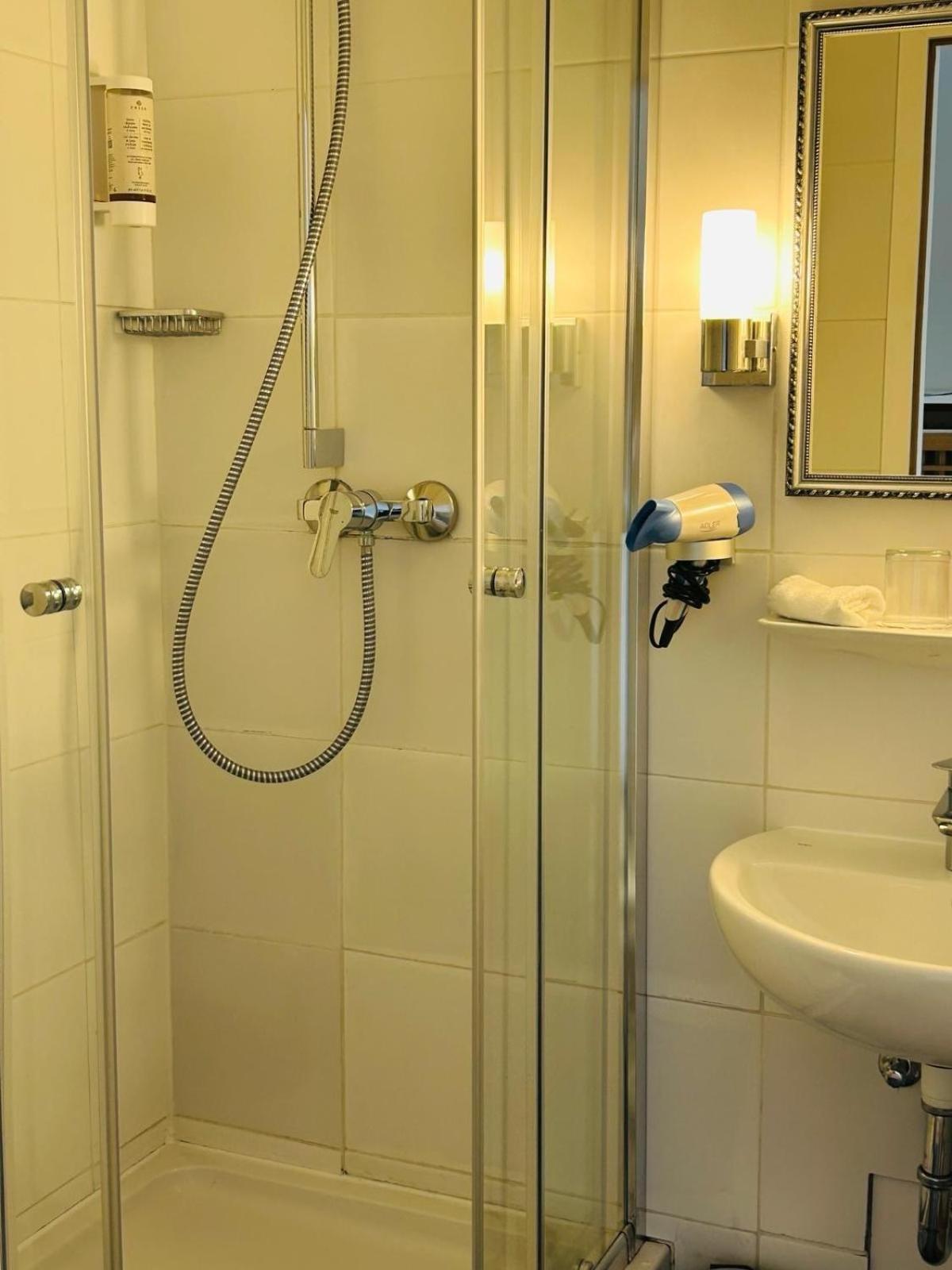 Small Double Room - Photo 4