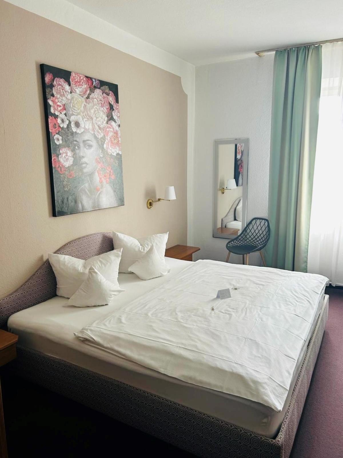 Small Double Room - Photo 1