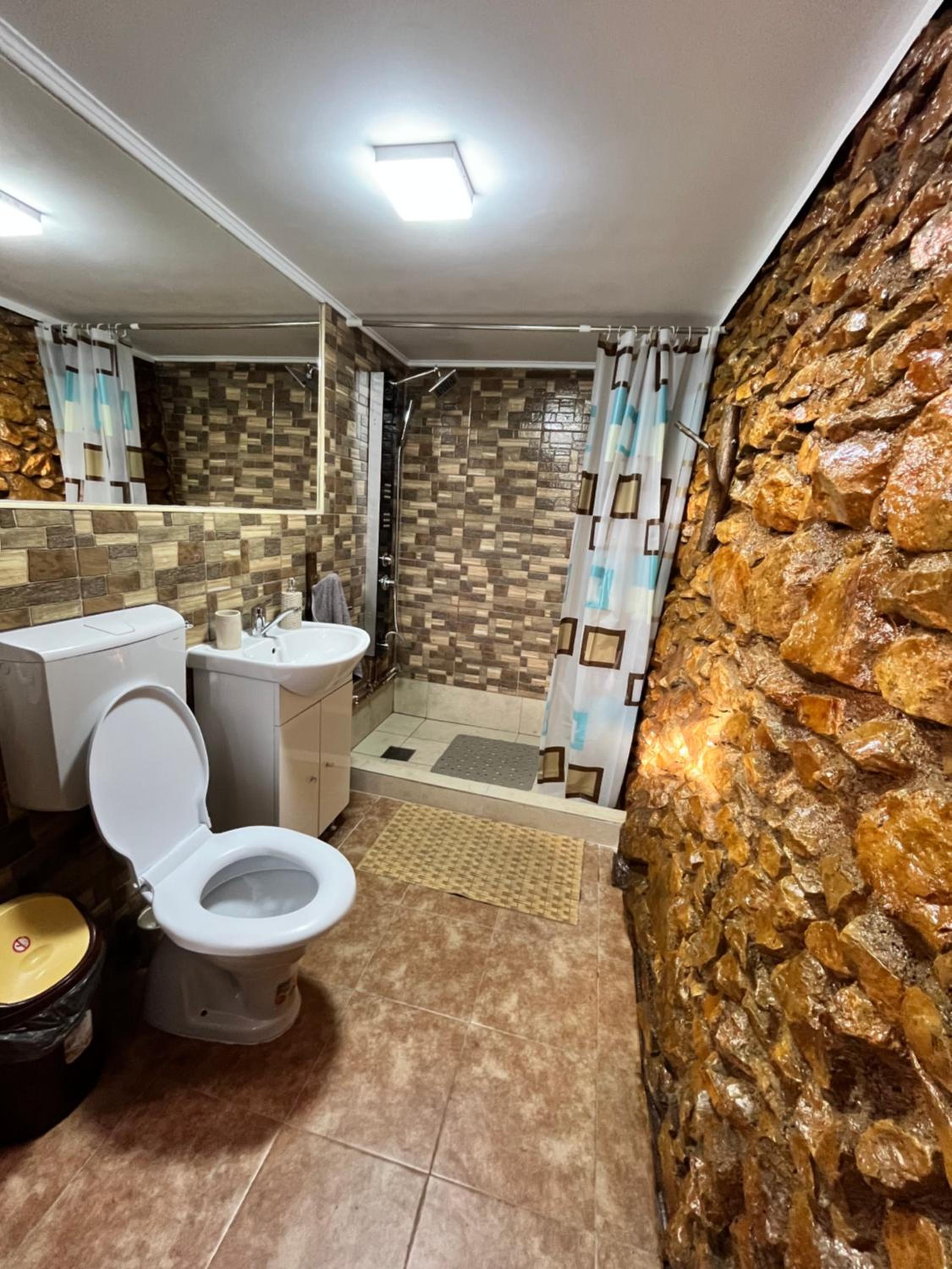 Family Room with Private Bathroom photo 3