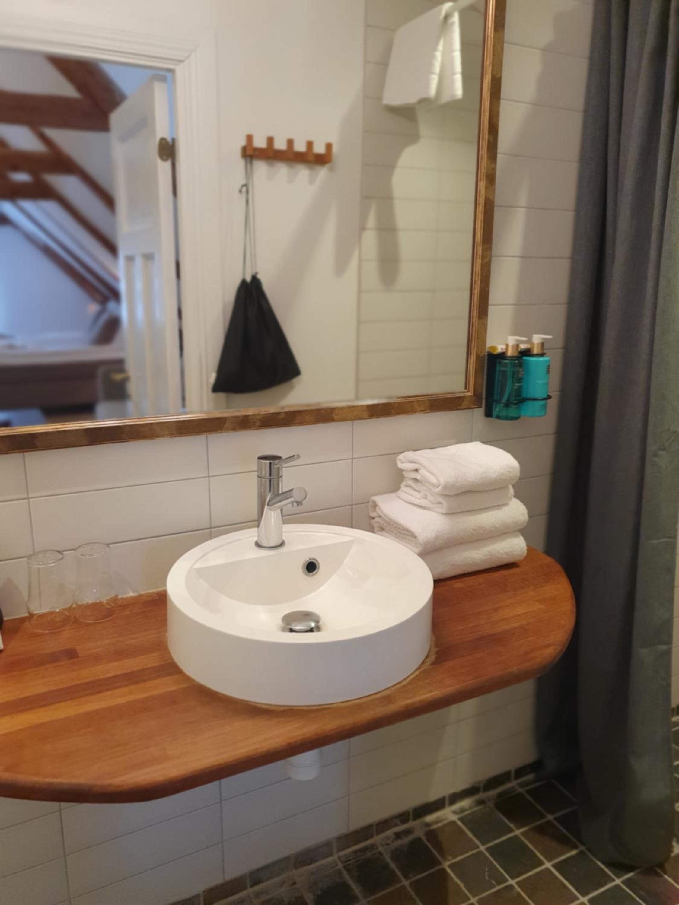 Standard Double Room - Photo 2