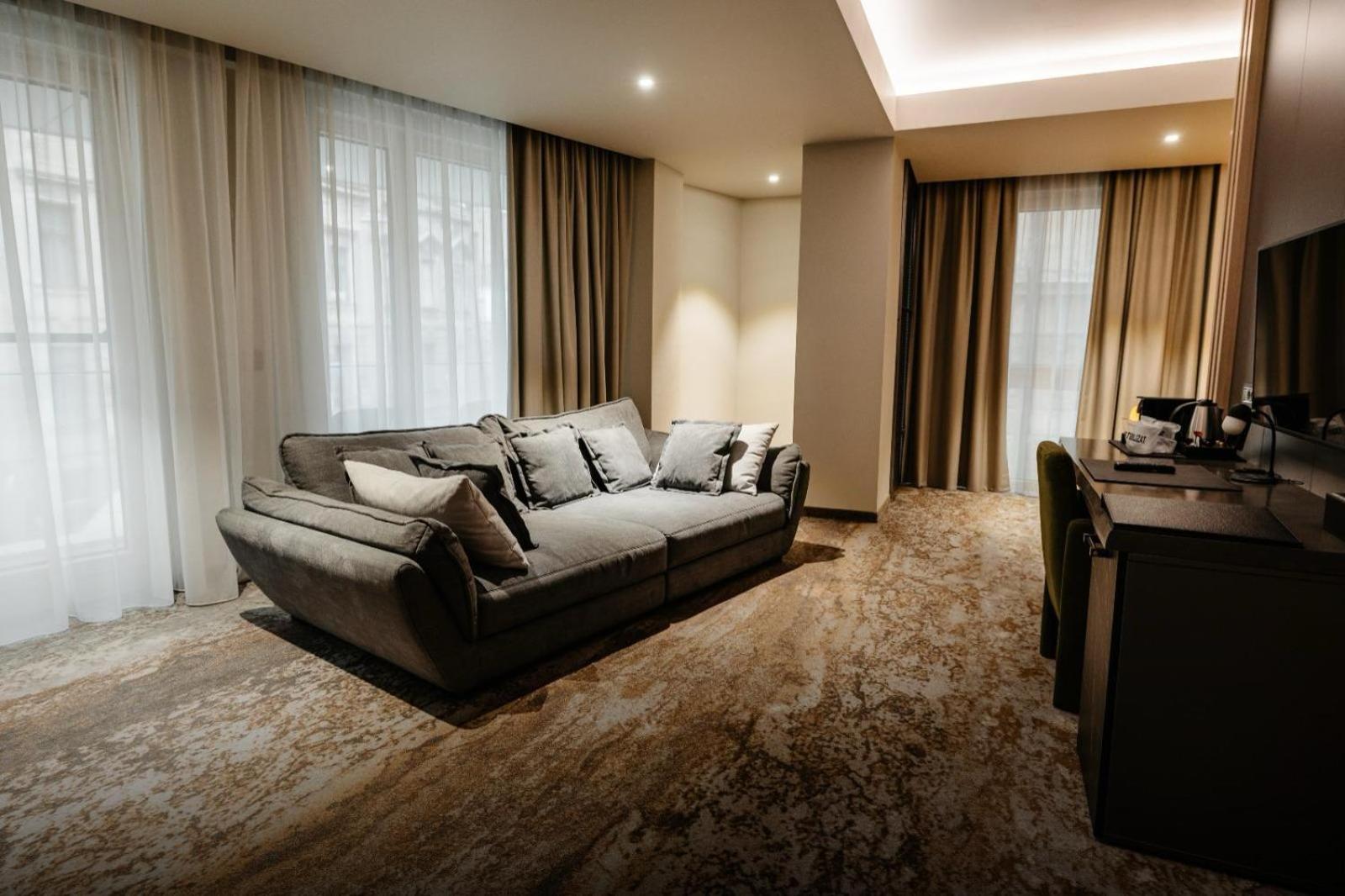 Superior Suite - Photo 6