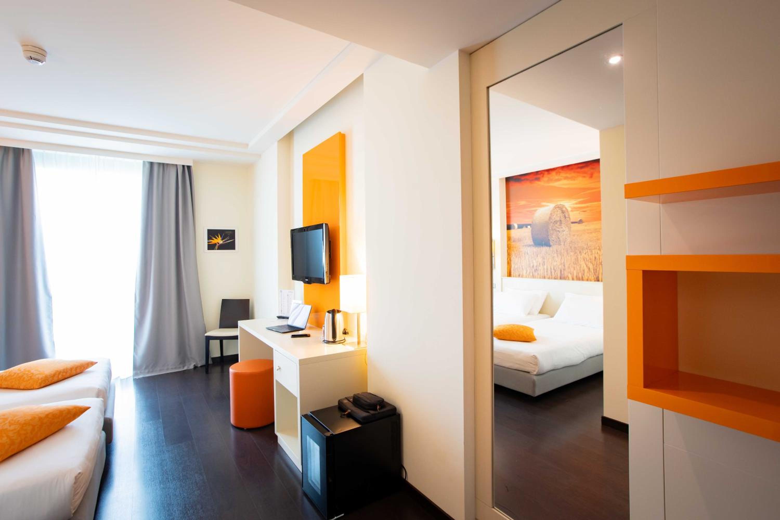 Standard Twin Room photo 2