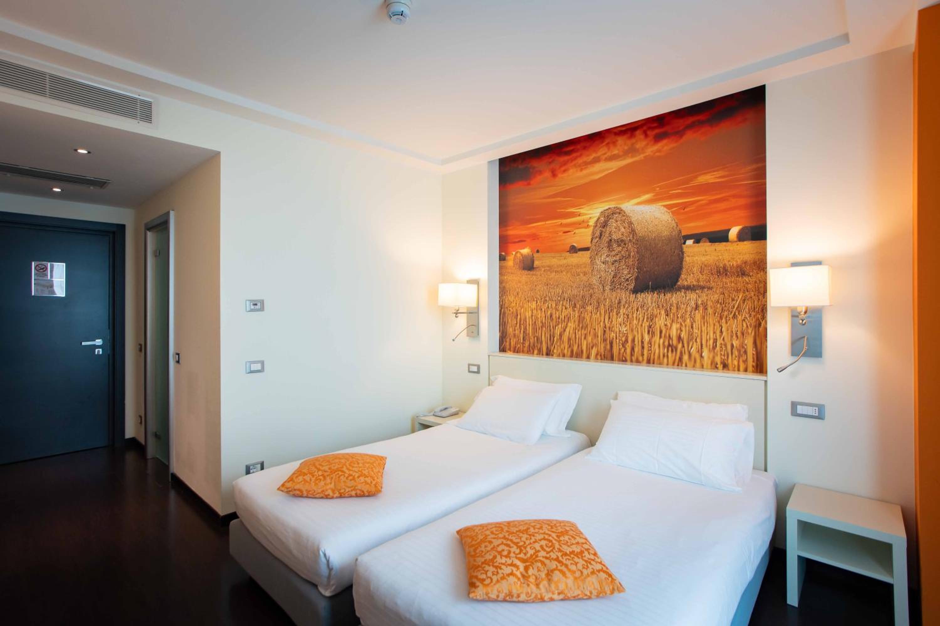 Standard Twin Room photo 3