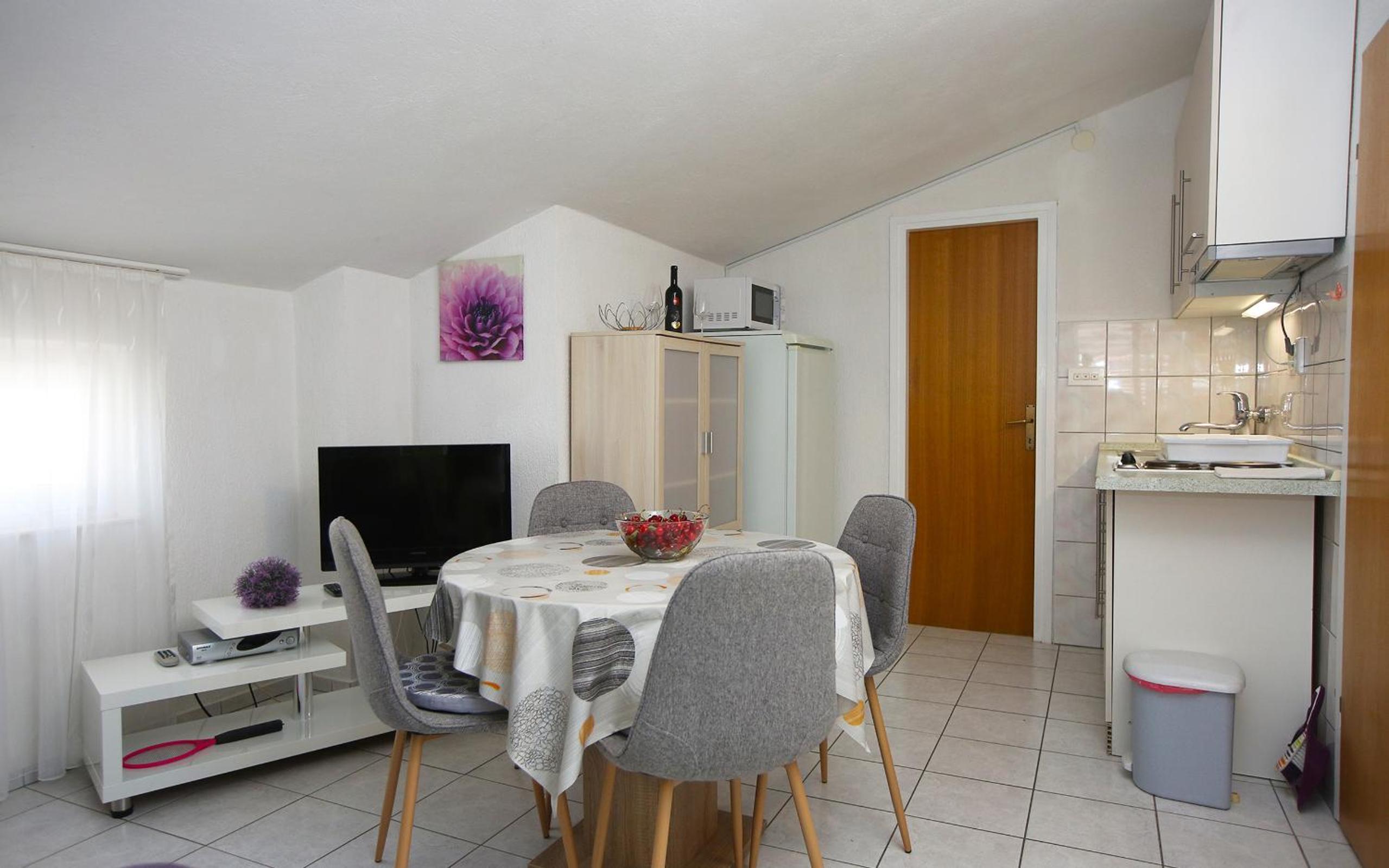 One-Bedroom Apartment with Balcony - Photo 8
