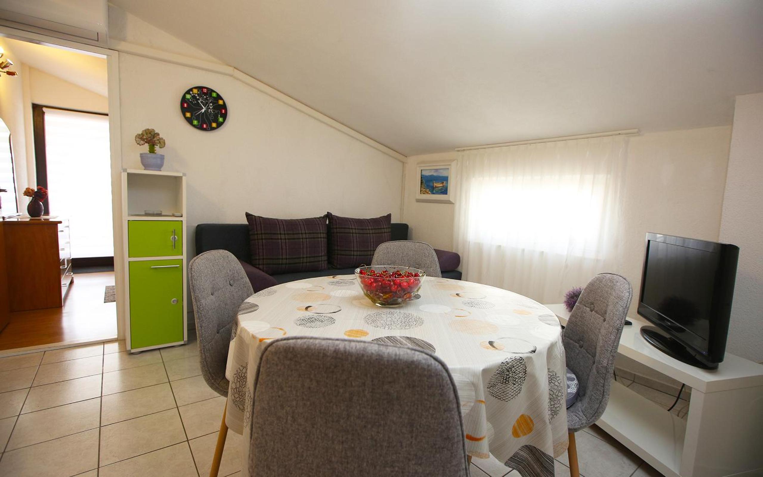 One-Bedroom Apartment with Balcony - Photo 12
