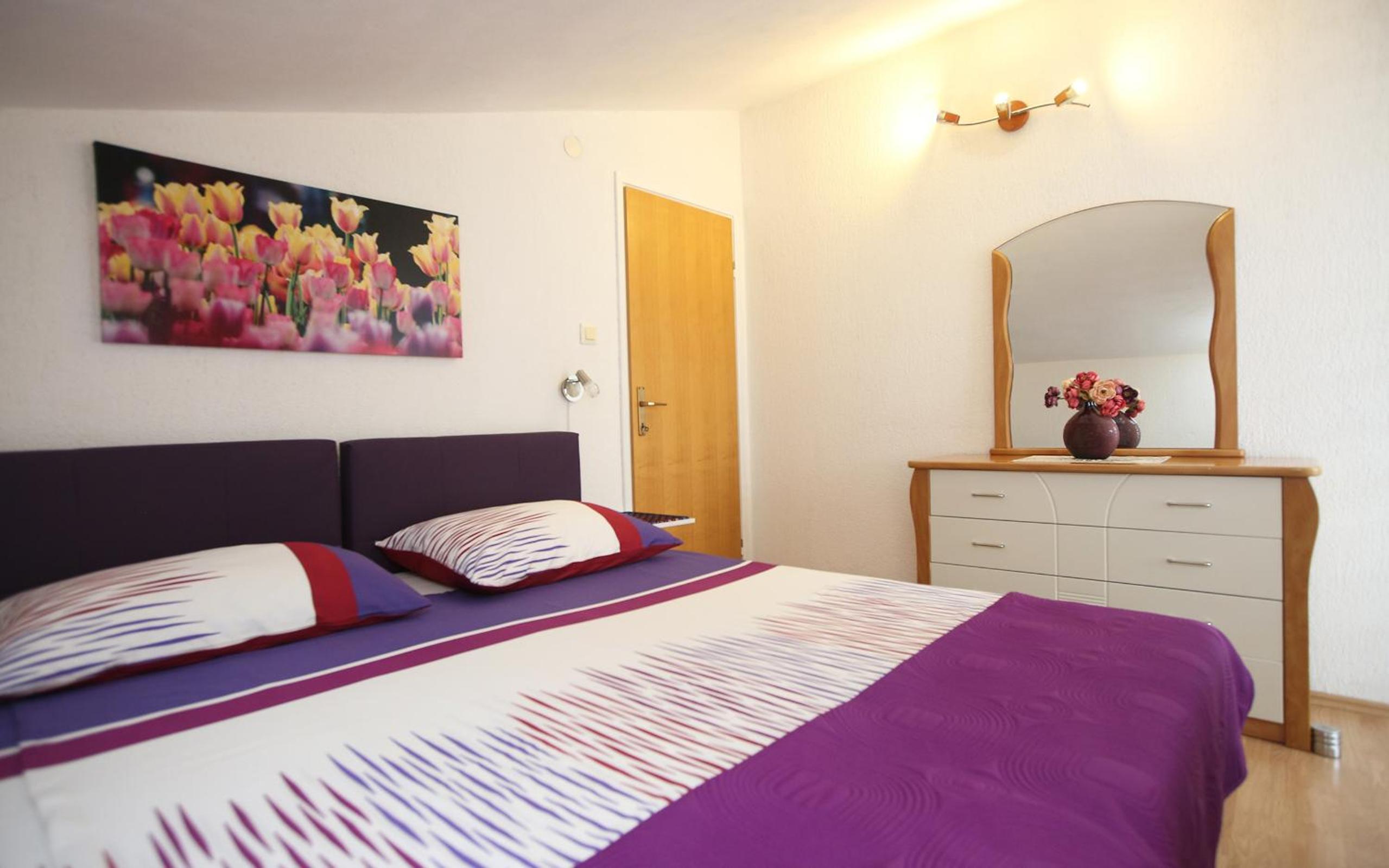 One-Bedroom Apartment with Balcony - Photo 3