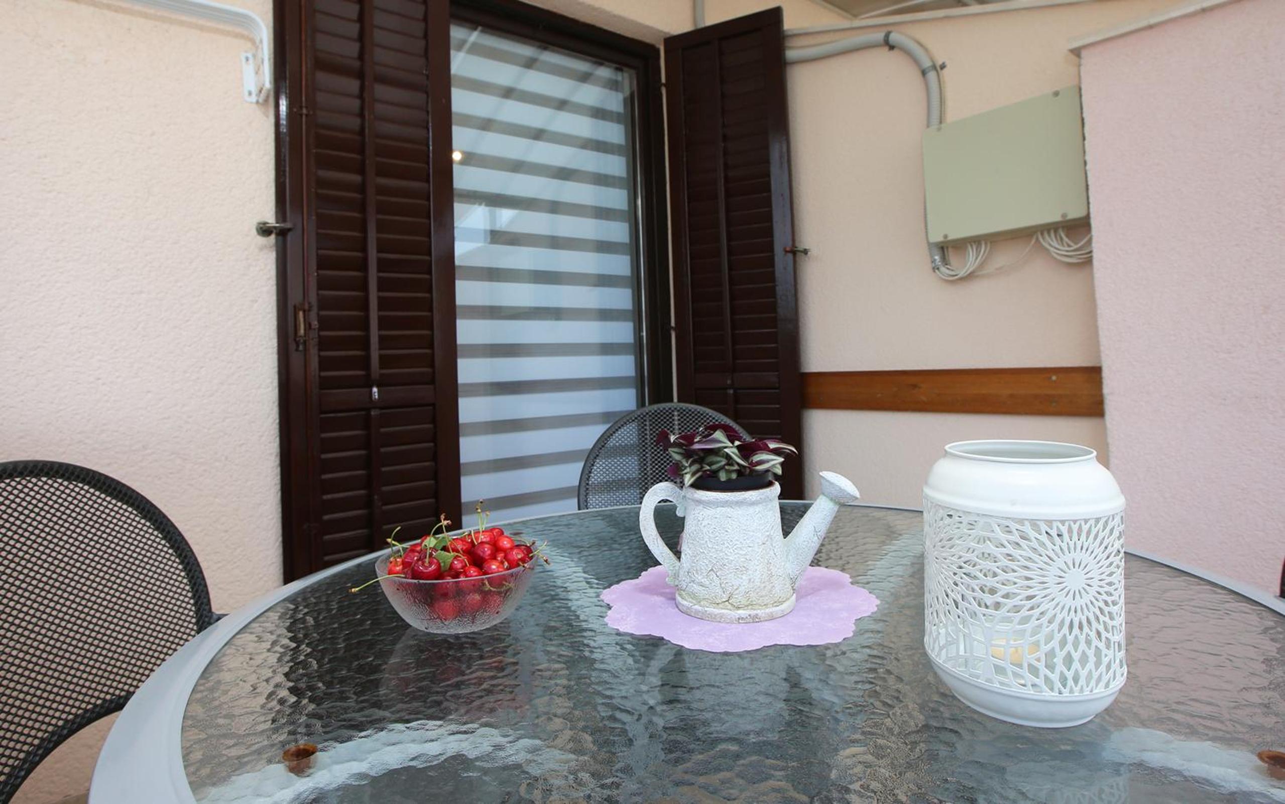 One-Bedroom Apartment with Balcony - Photo 7