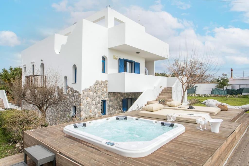 Three-Bedroom Villa photo 3