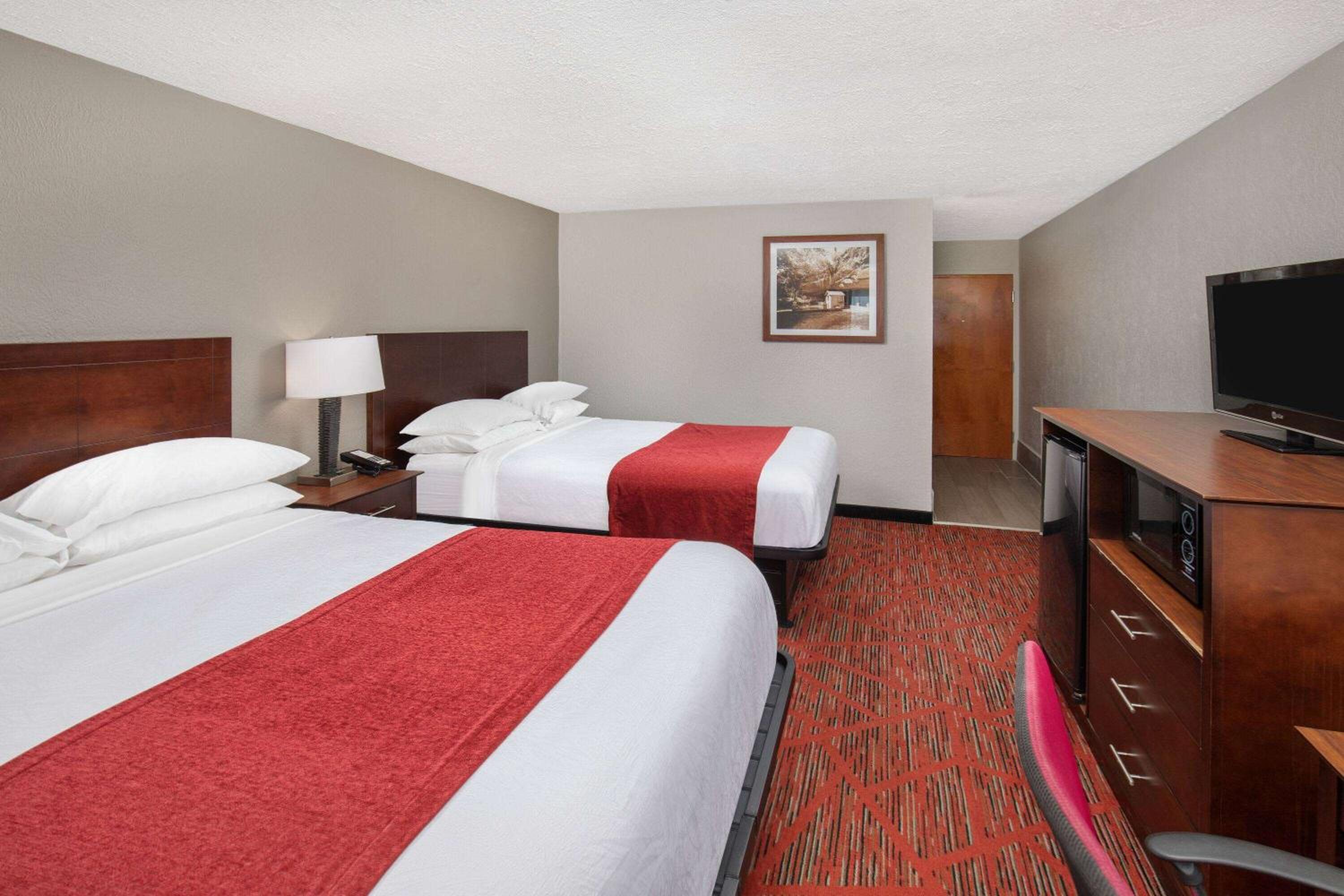 Queen Room with Two Queen Beds - Non-Smoking photo 1