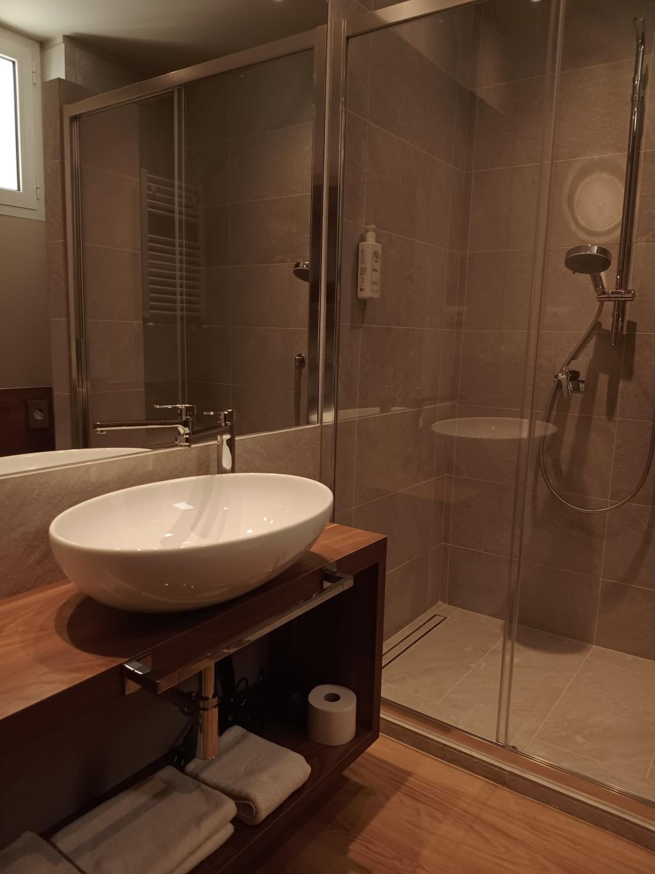 Superior Twin/Double Room with Balcony and Seaview photo 2