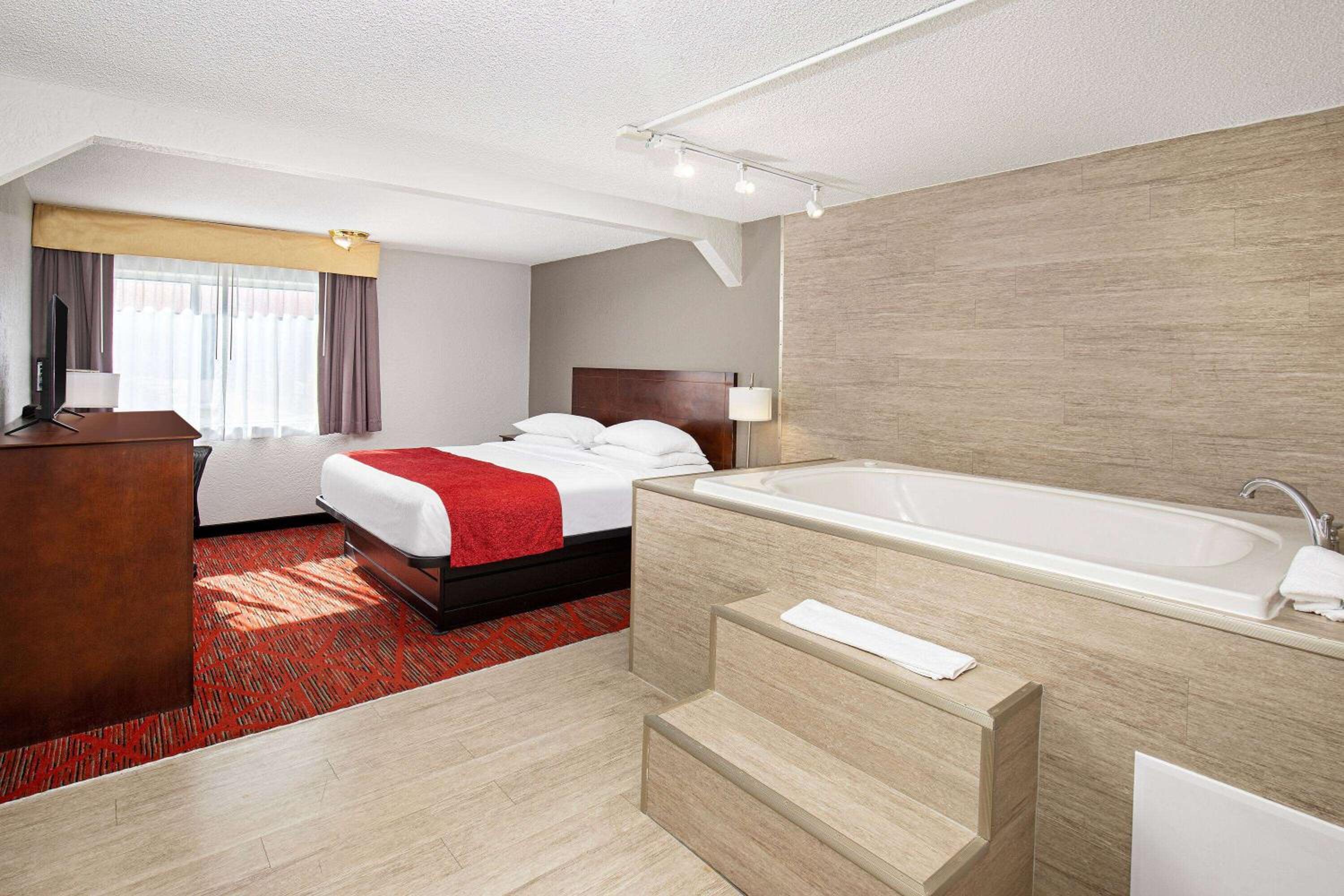 Deluxe King Studio Suite - Non-Smoking photo 1