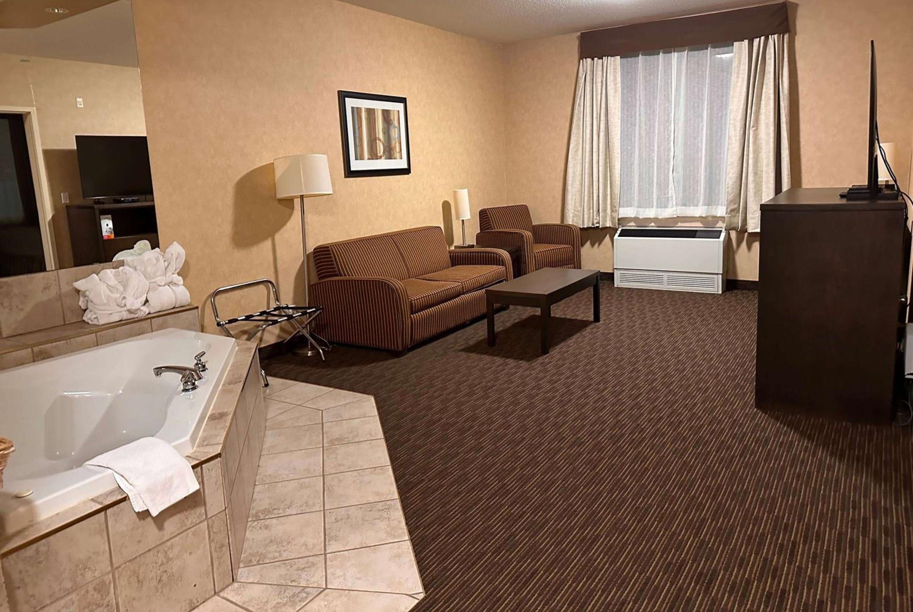 Executive King Suite with Jetted Tub - Photo 1