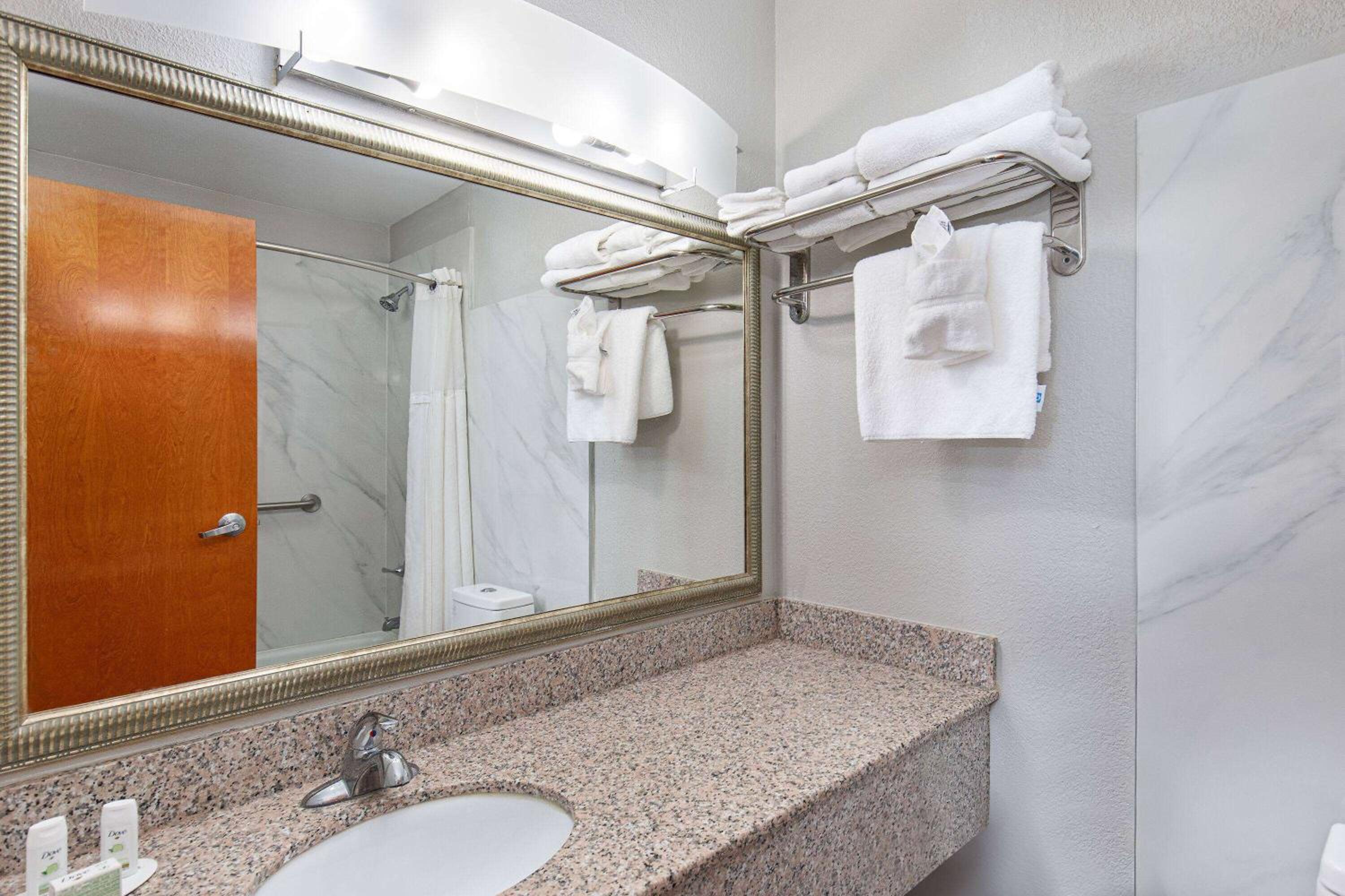 King Room - Mobility Access/Non-Smoking photo 2