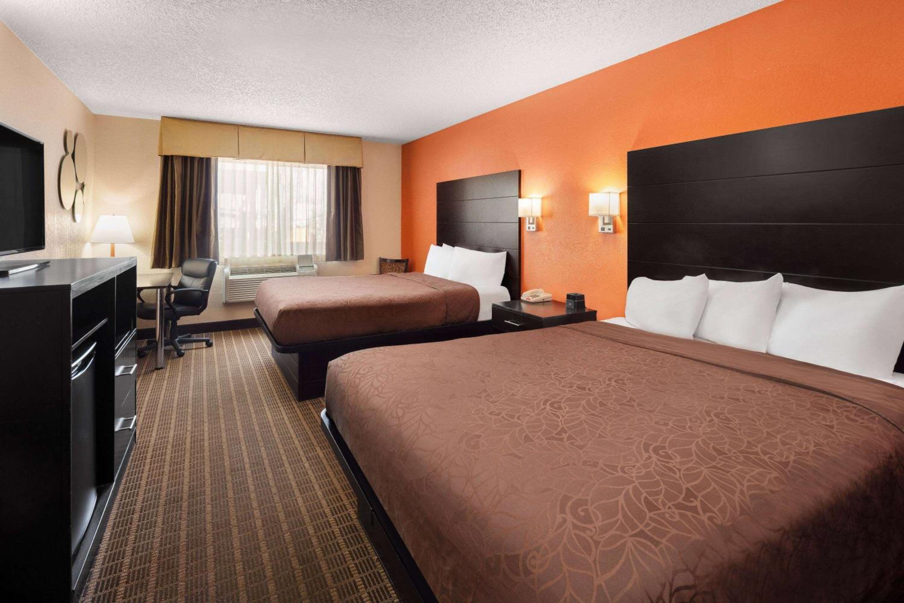 Queen Room with Two Queen Beds - Non-Smoking photo 1