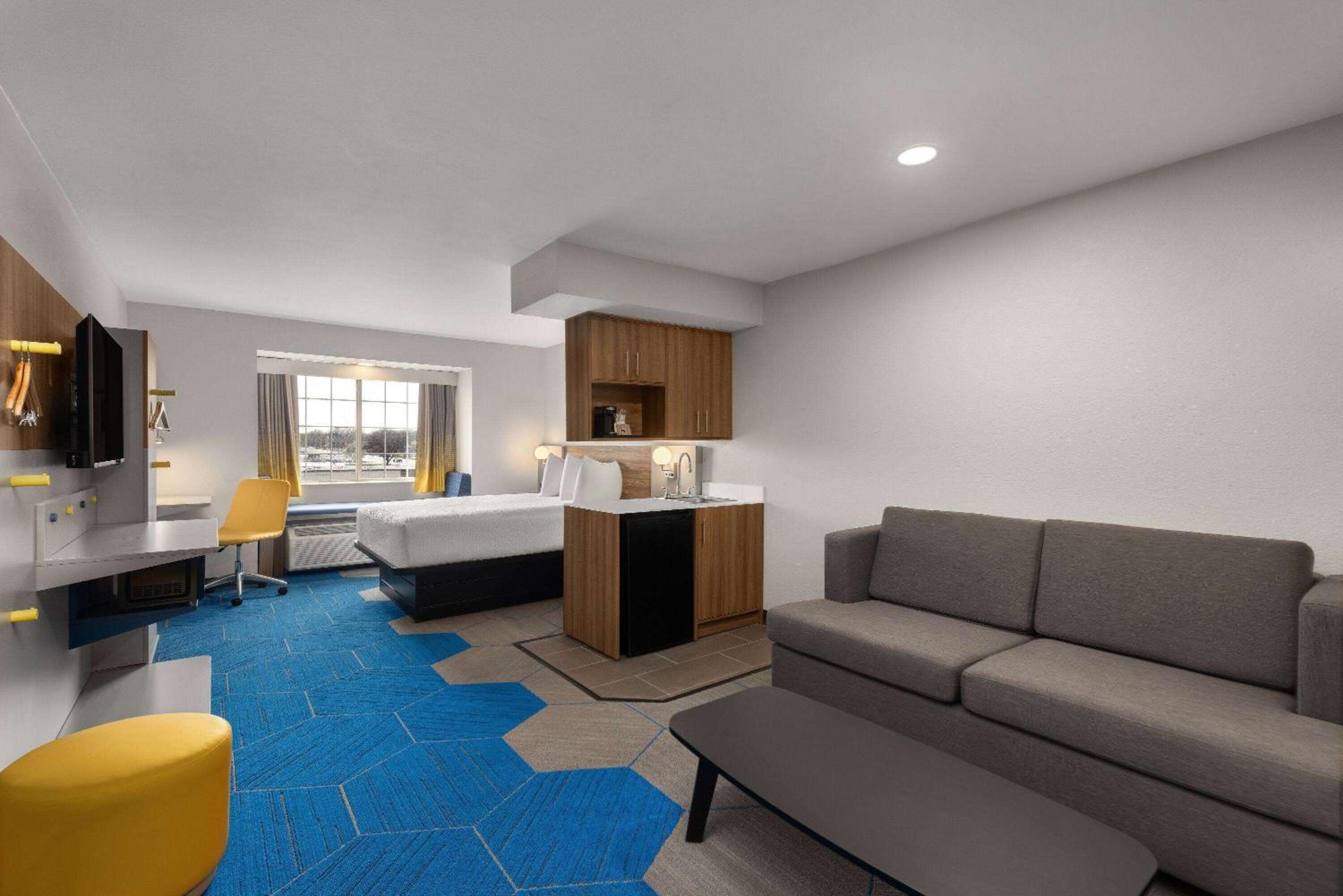 Queen Suite - Photo 6