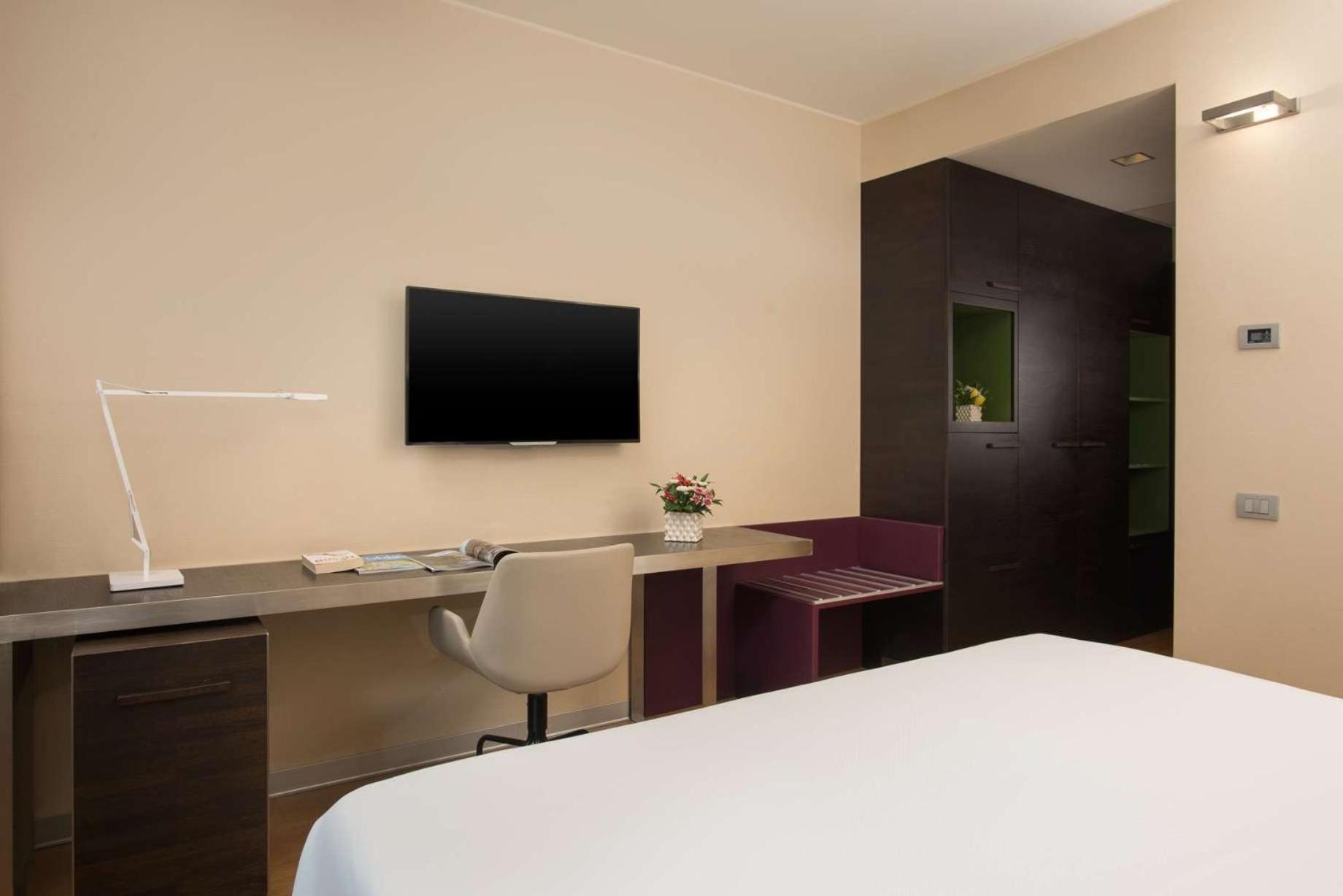 Standard Double or Twin Room - Photo 5