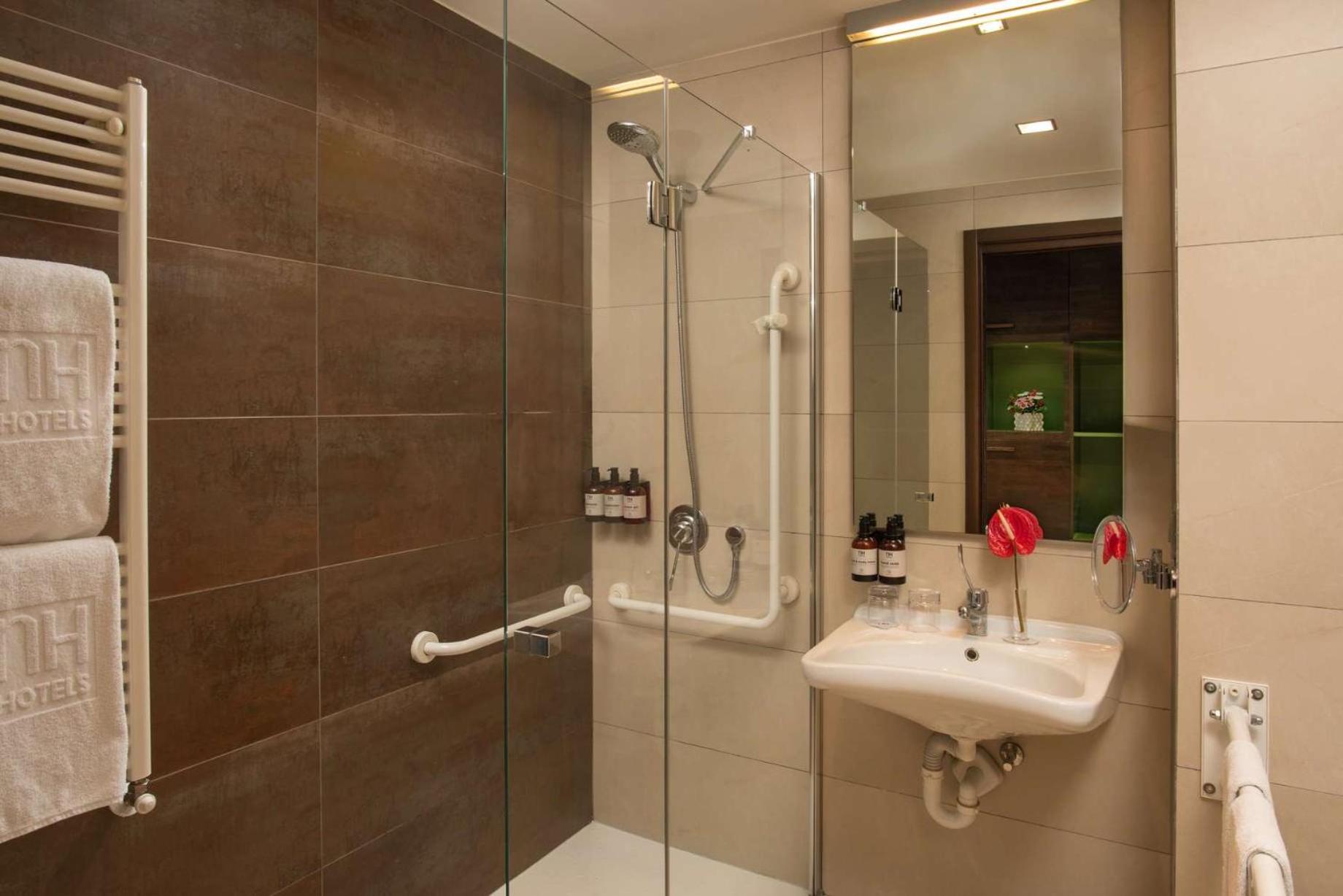 Standard Double or Twin Room - Photo 2