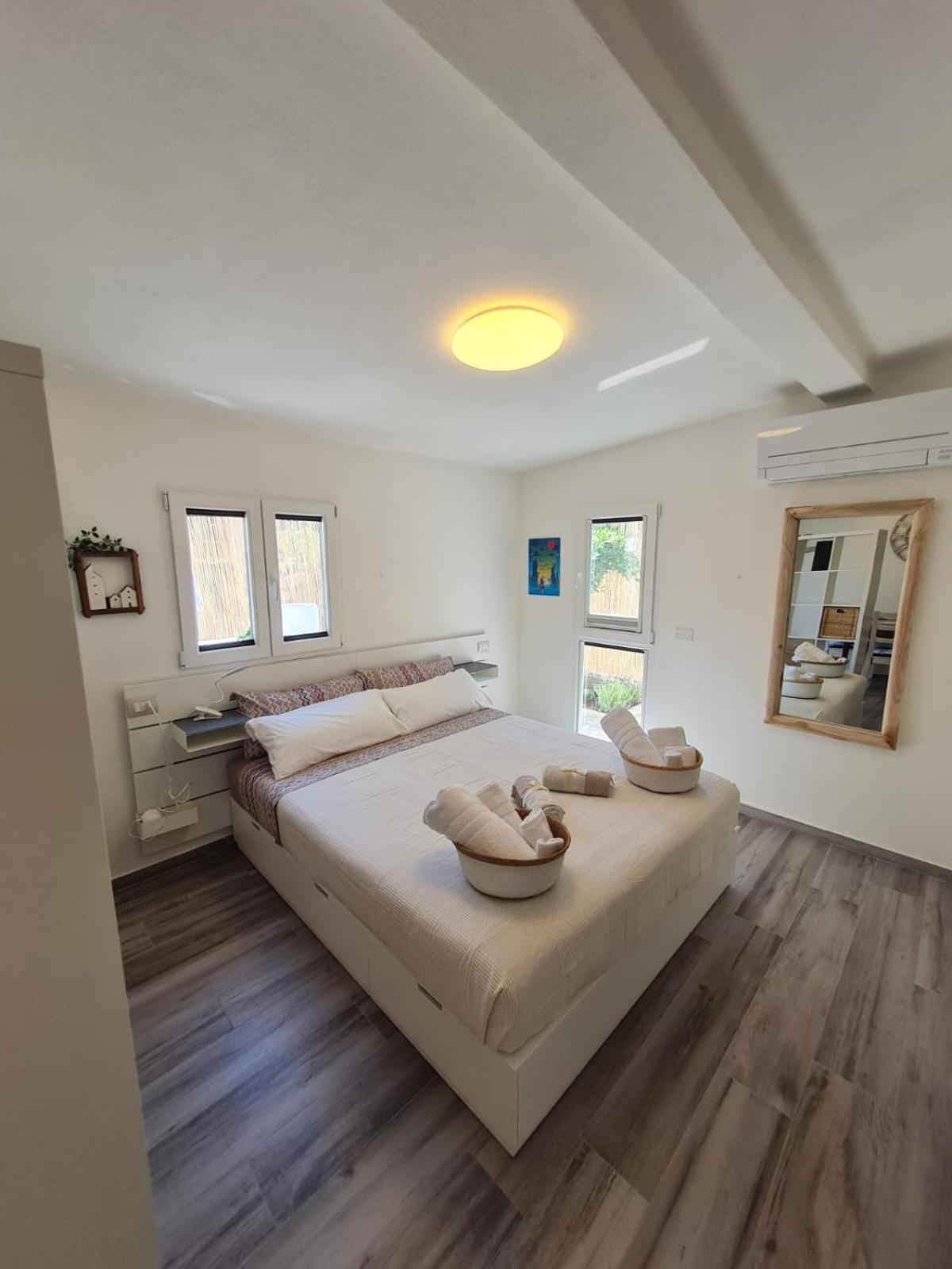 One-Bedroom House photo 1