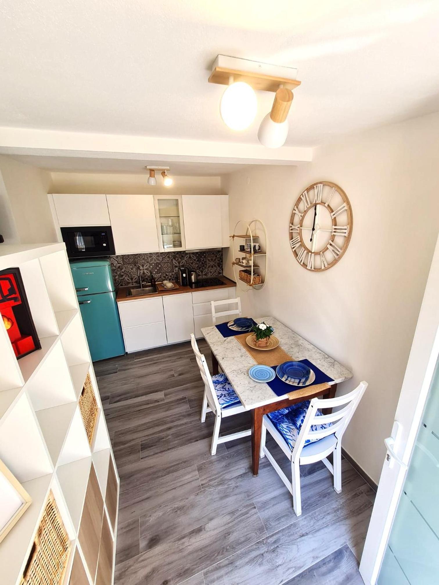 One-Bedroom House photo 2