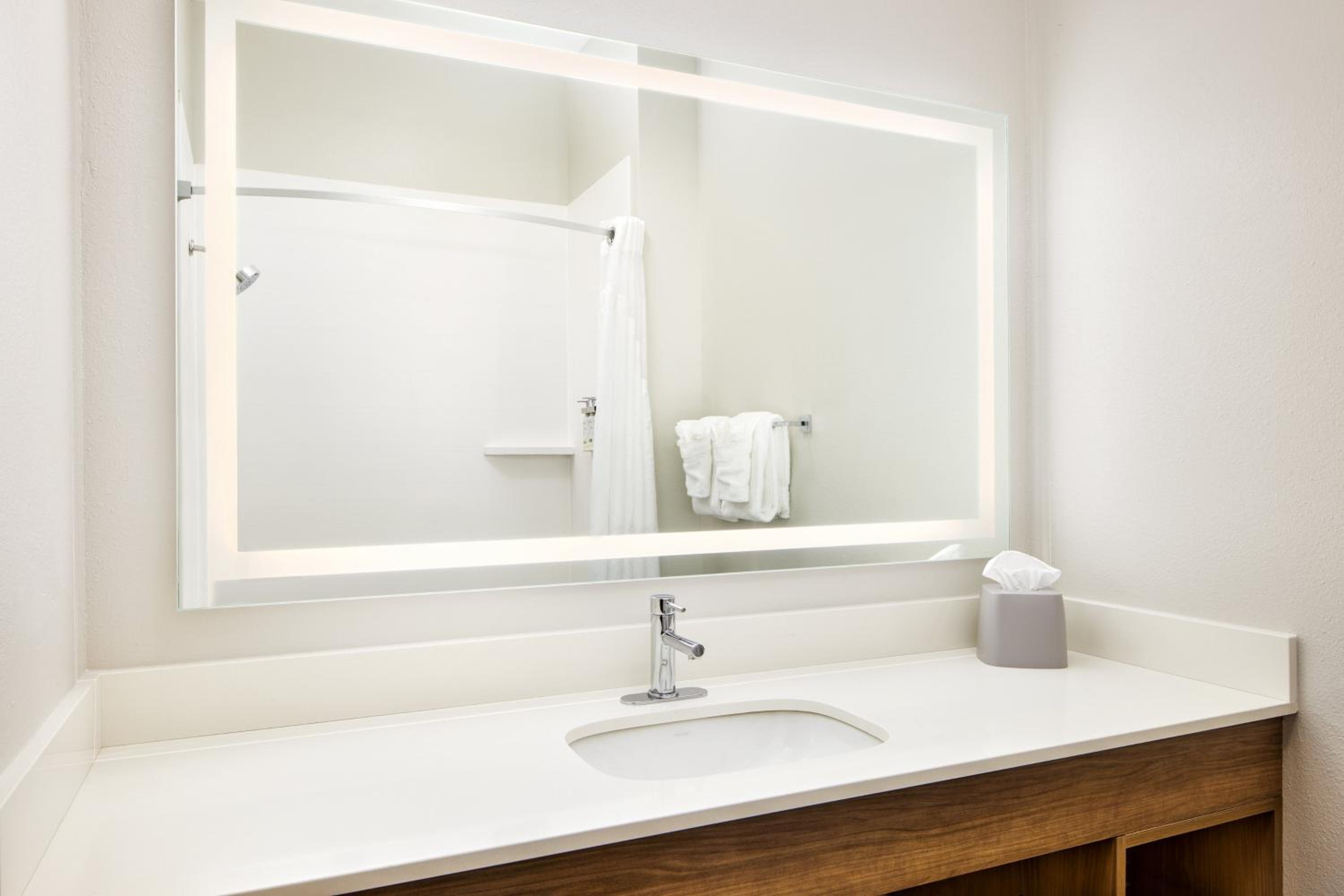 King Suite with Communication Mobility Accessible Tub photo 3