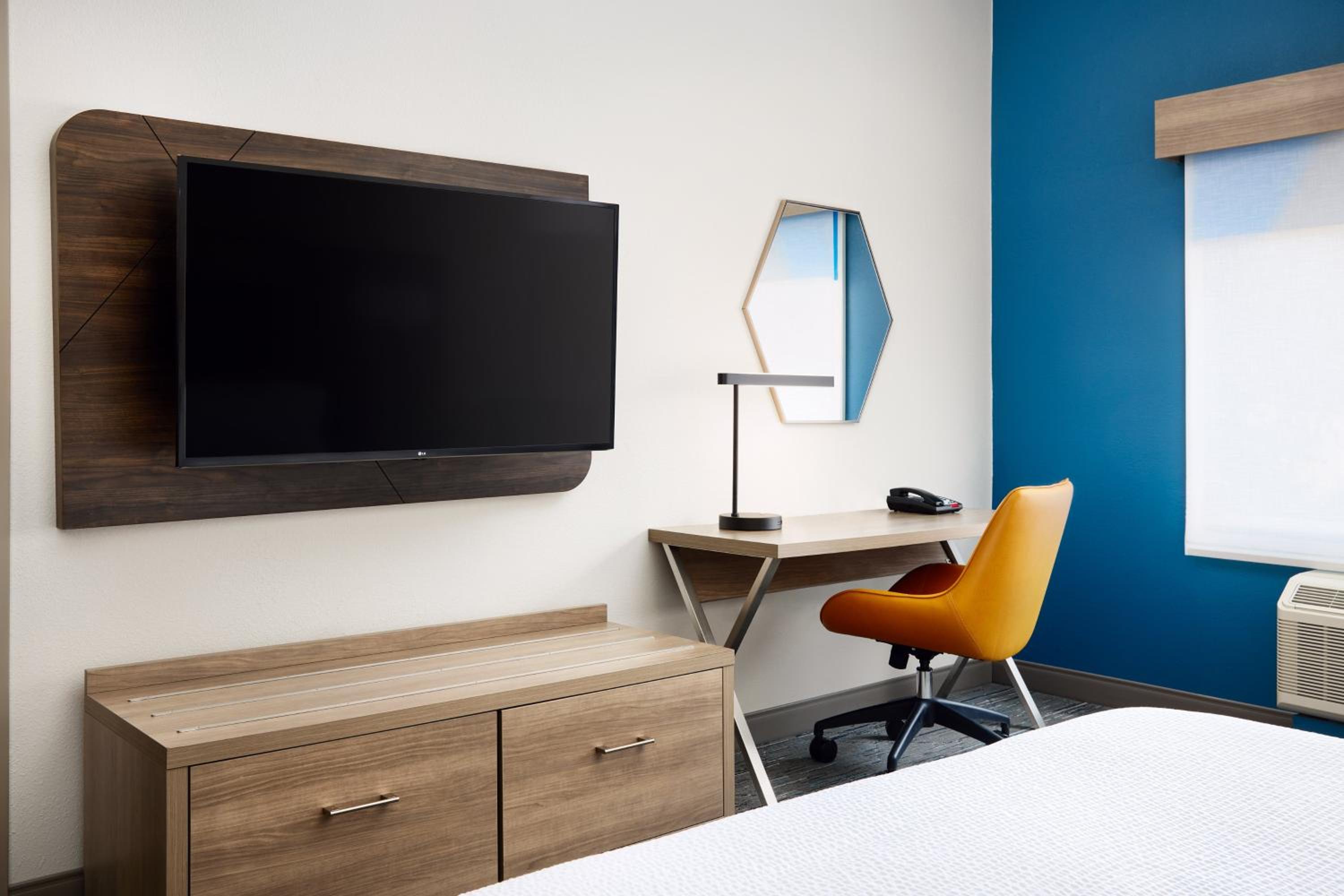 King Suite with Communication Mobility Accessible Tub photo 2