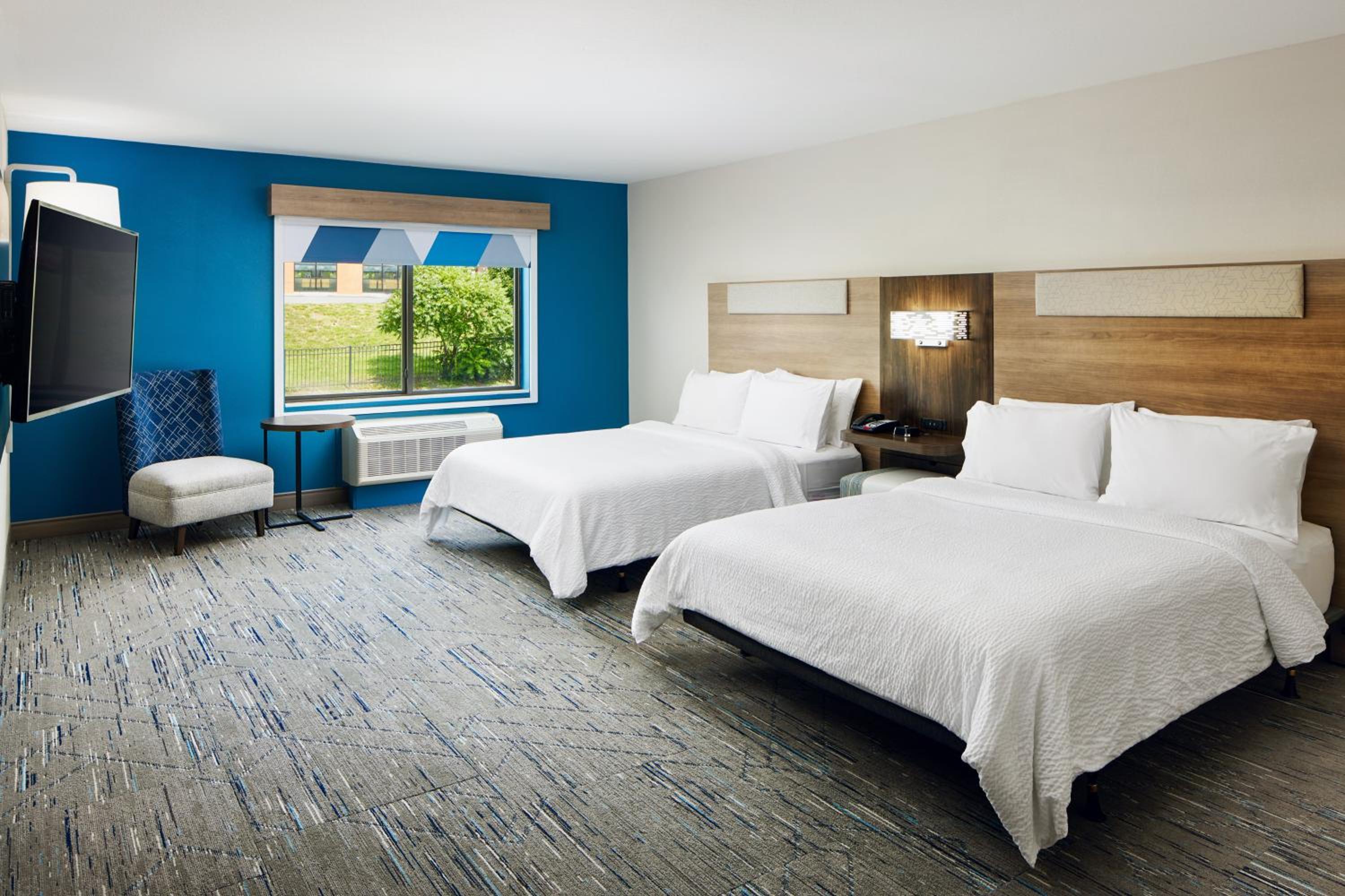 Queen Suite with Two Queen Beds - Communications Accessible photo 2