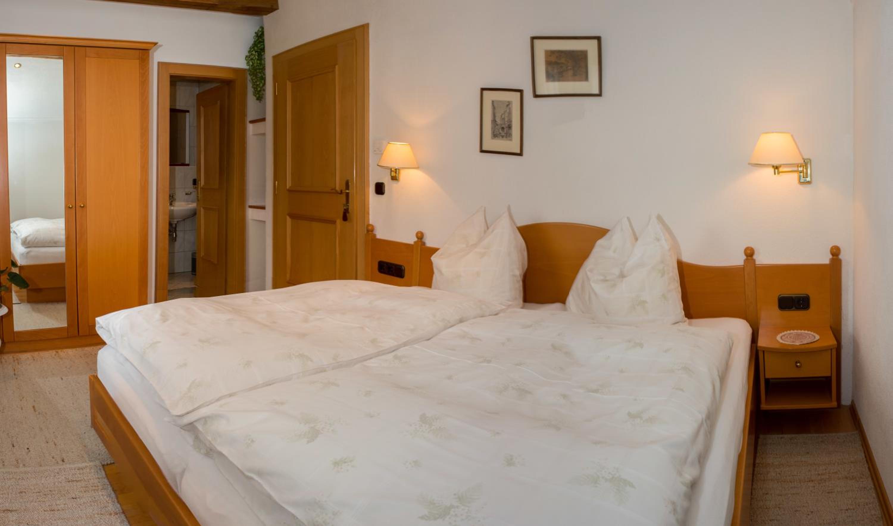 One-Bedroom Apartment with Balcony photo 3