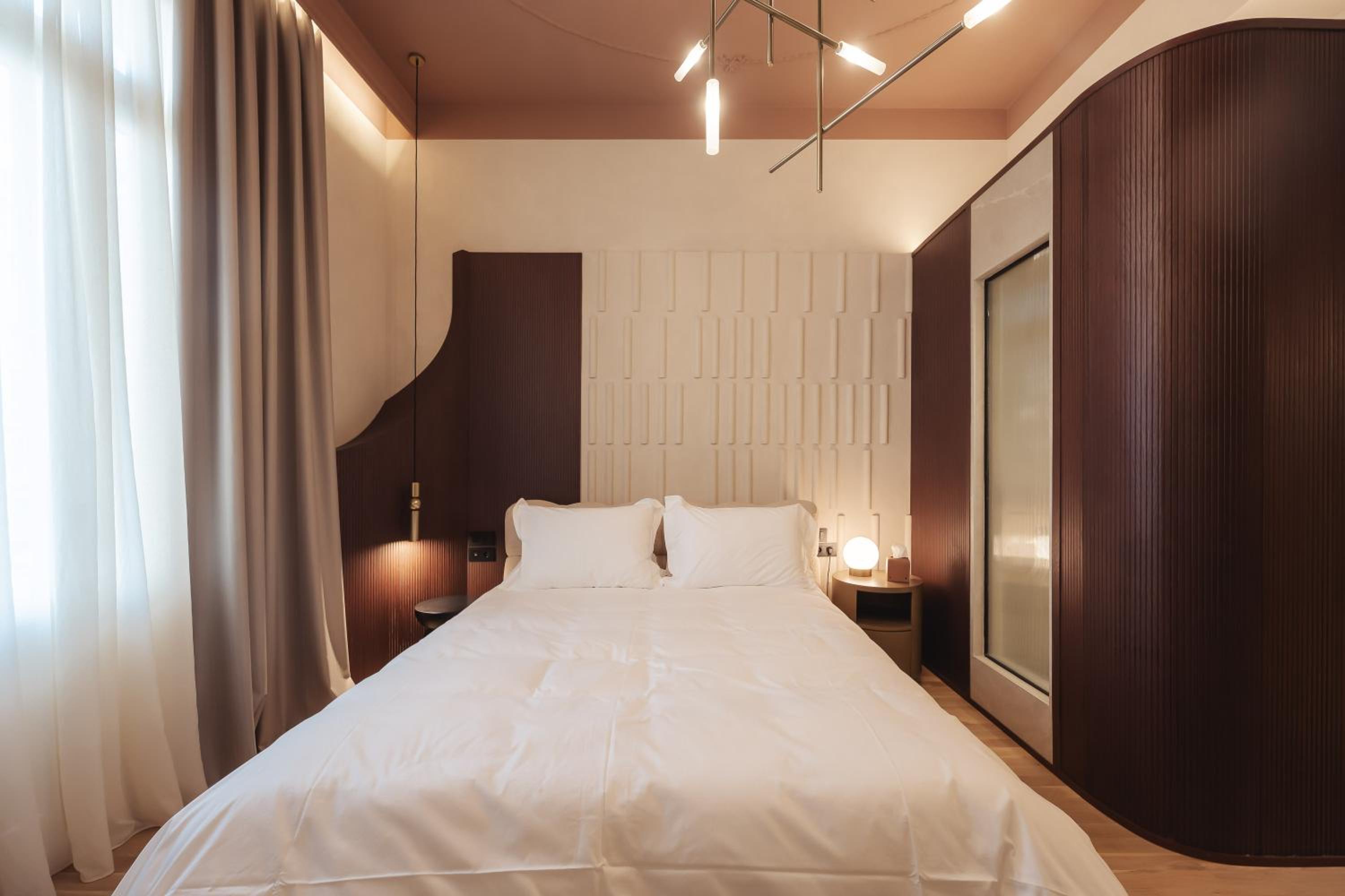  Elegant Suite - Photo 14