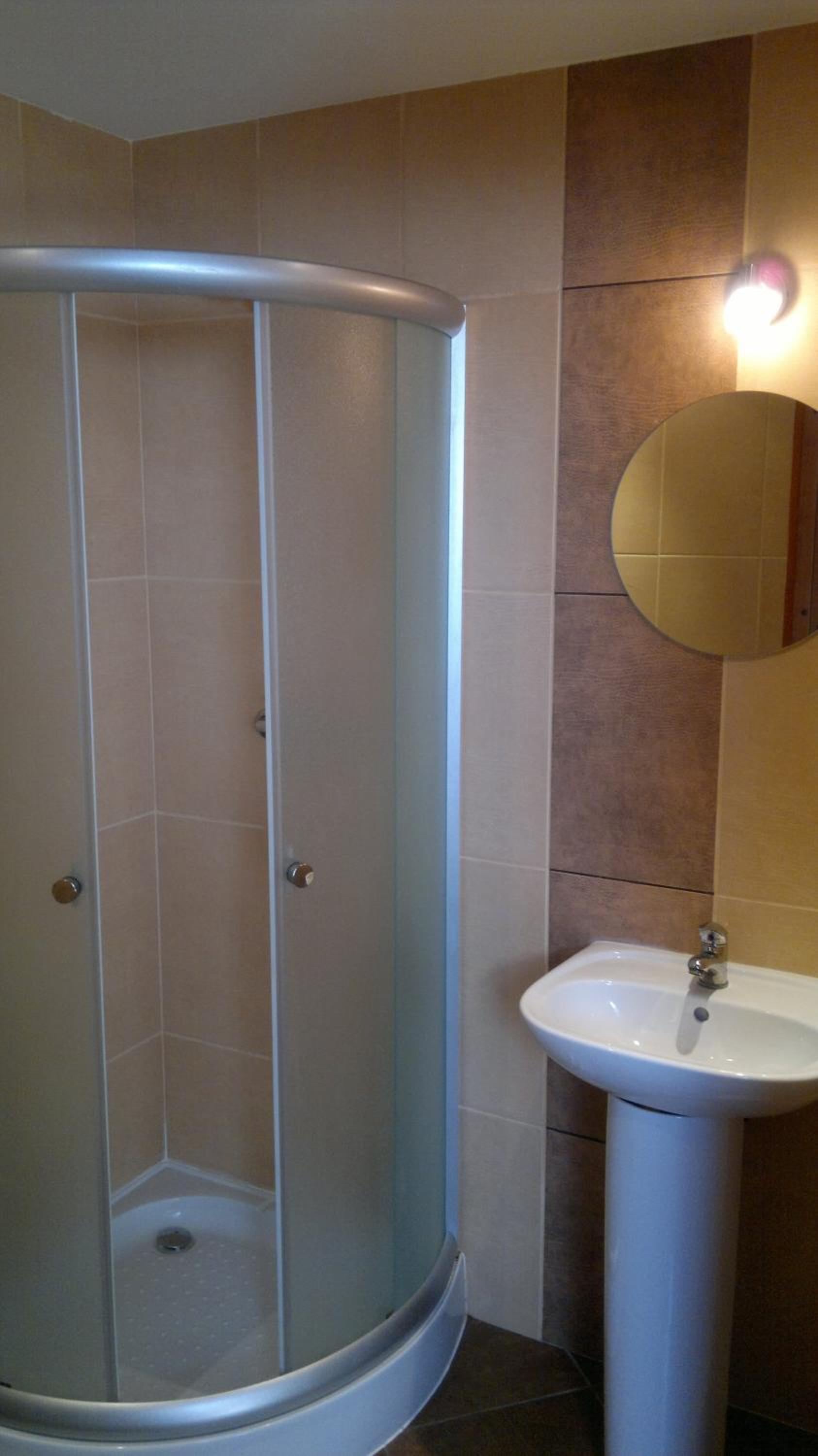 Twin Room - Photo 8