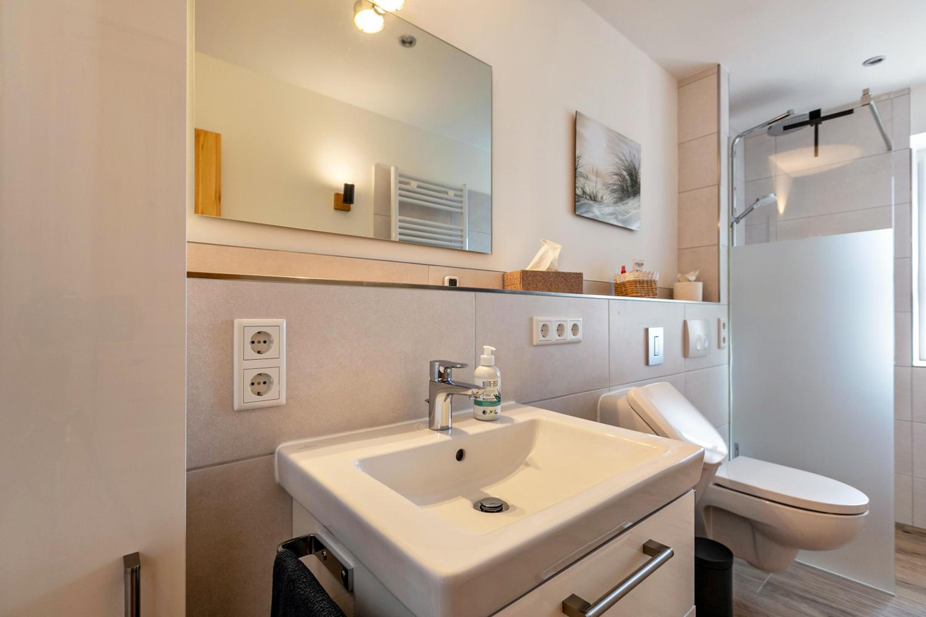 One-Bedroom Apartment with Garden photo 2