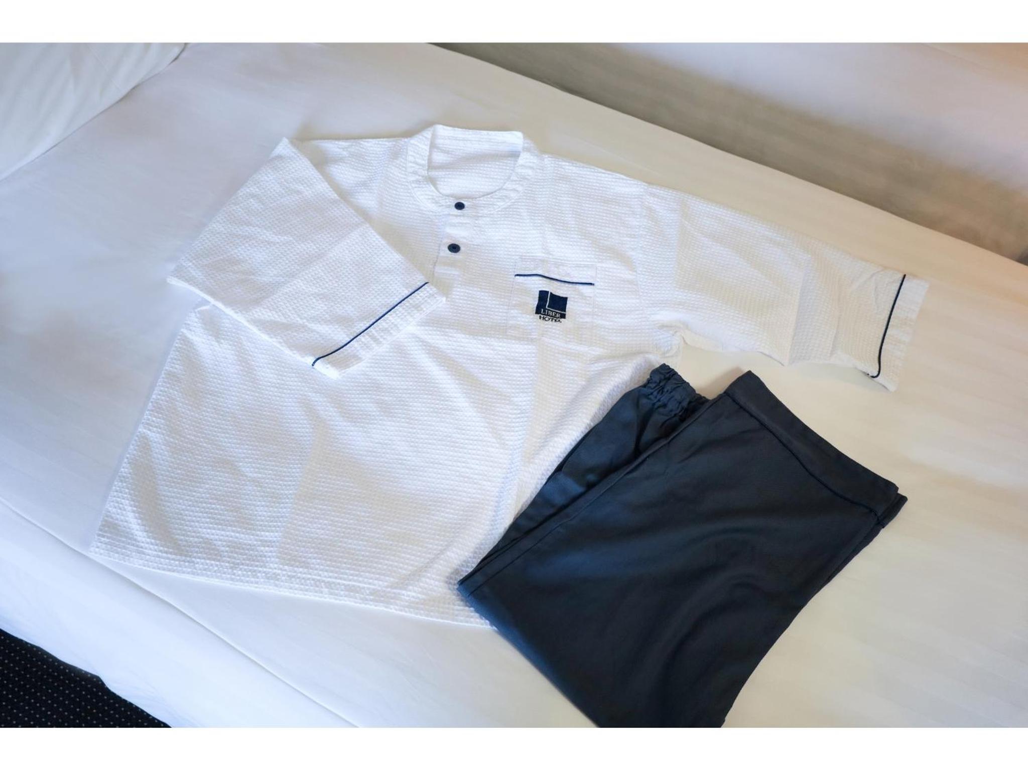 Standard Twin Room - Photo 12