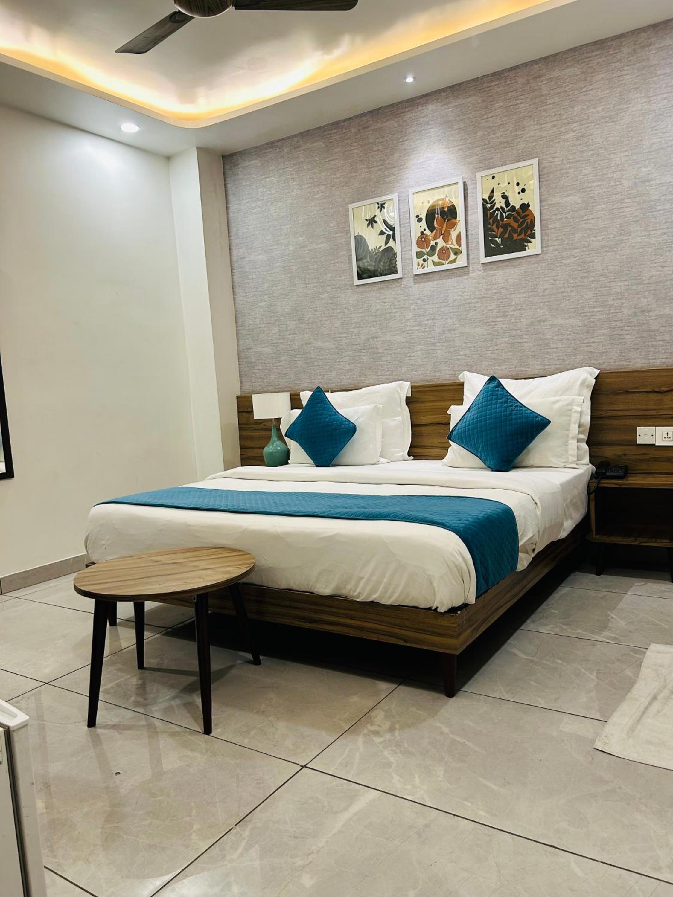 Deluxe Double Room - Photo 9