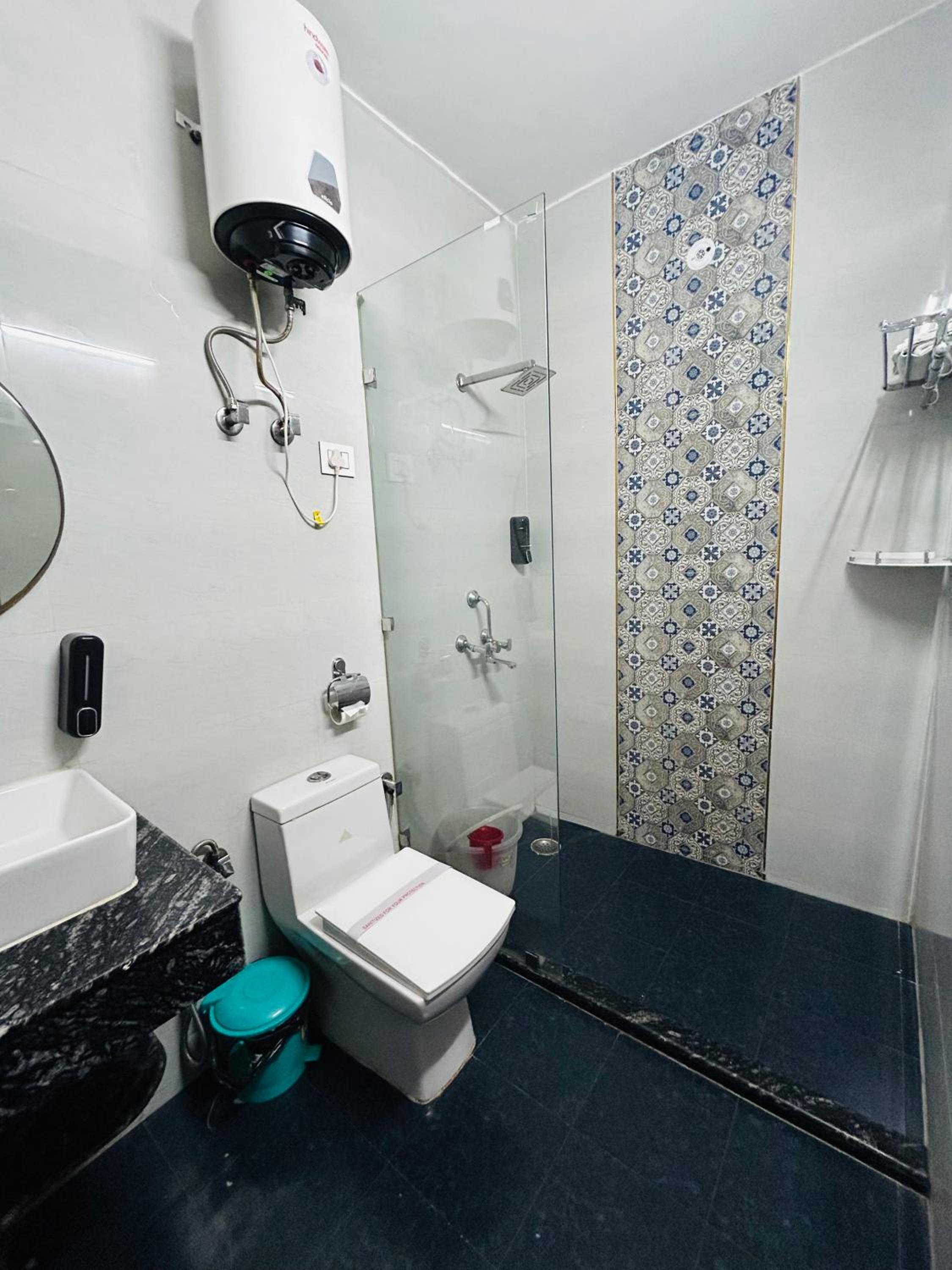 Deluxe Double Room - Photo 11