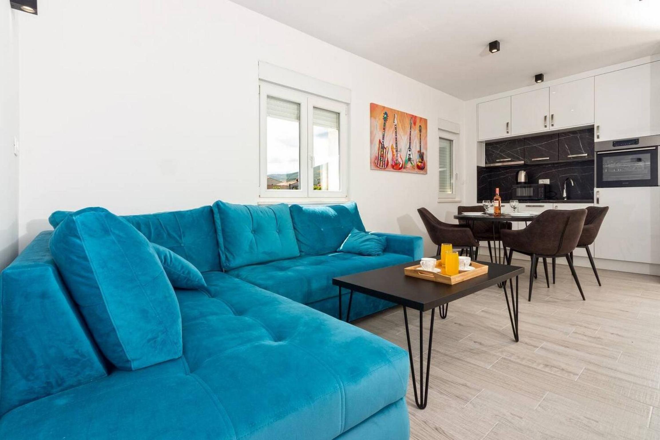 One Bedroom Apartment With Balcony