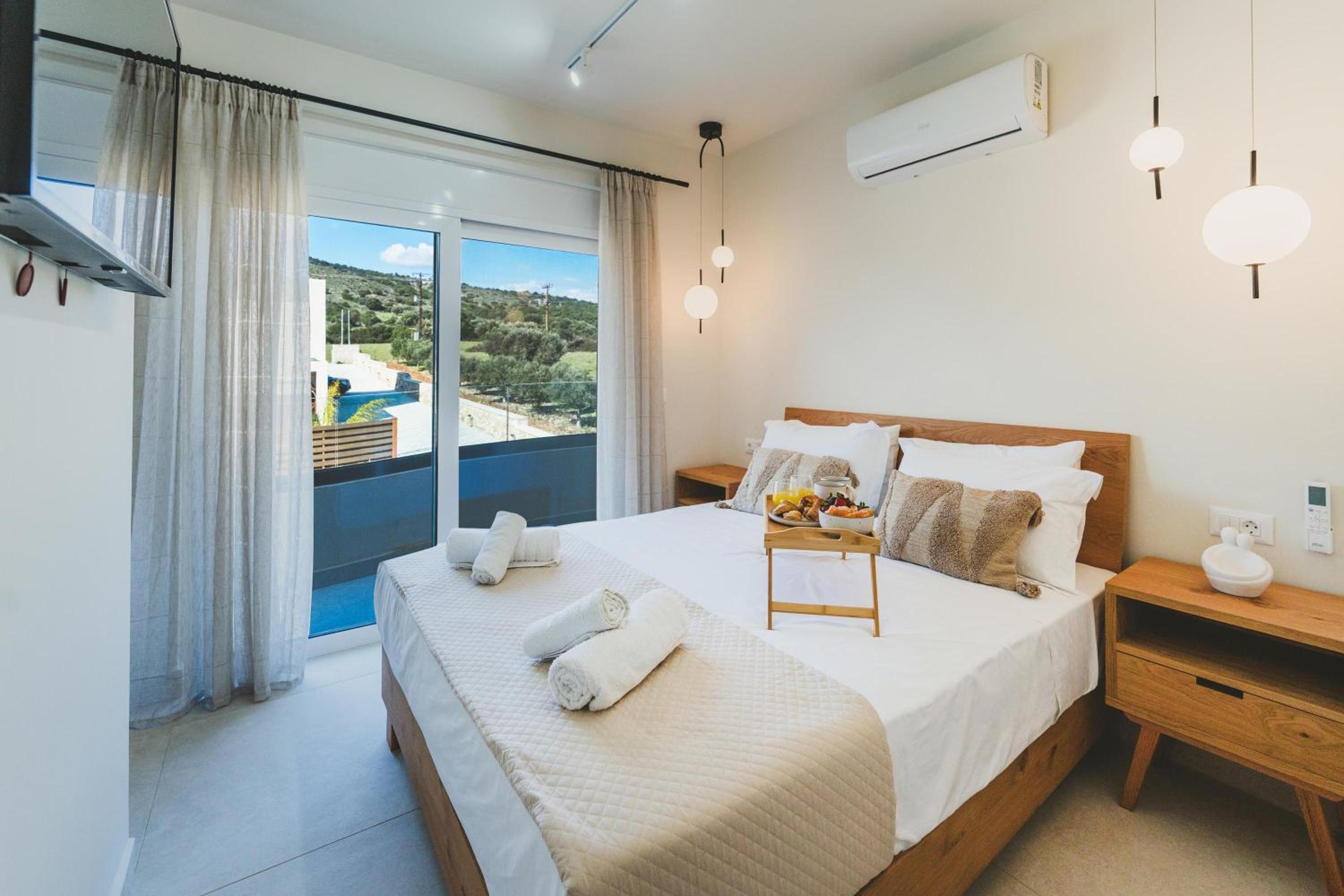Three-Bedroom Villa photo 3