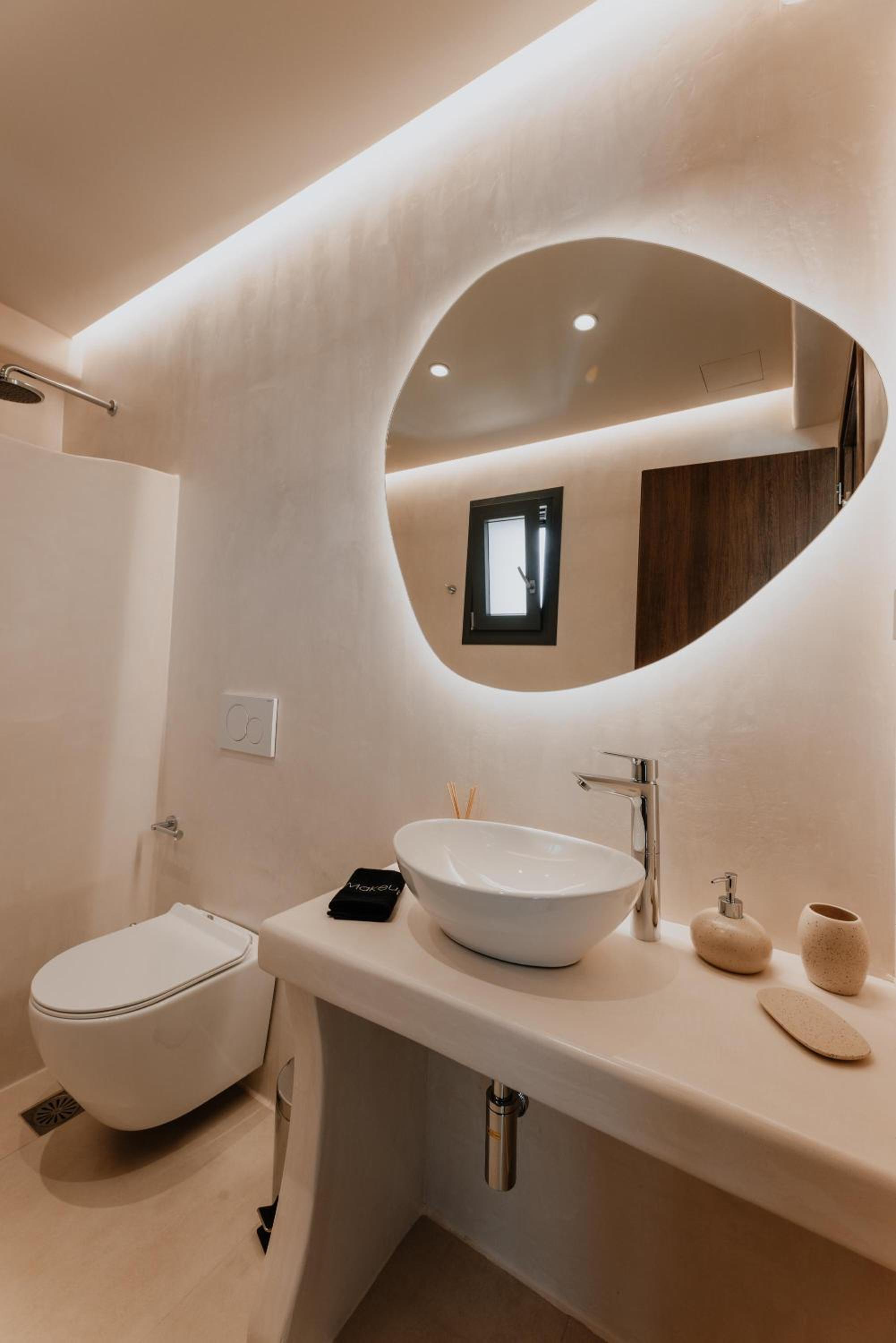 Penthouse Suite With Private Jacuzzi (no access to swimming pool) - Photo 3