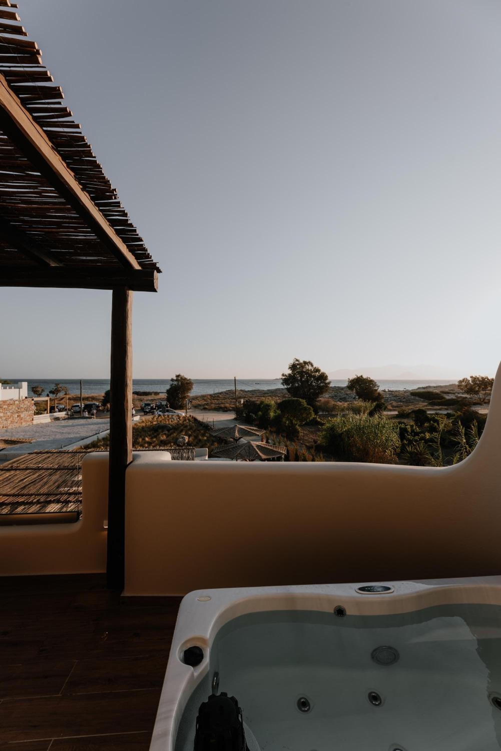 Penthouse Suite With Private Jacuzzi (no access to swimming pool) - Photo 7