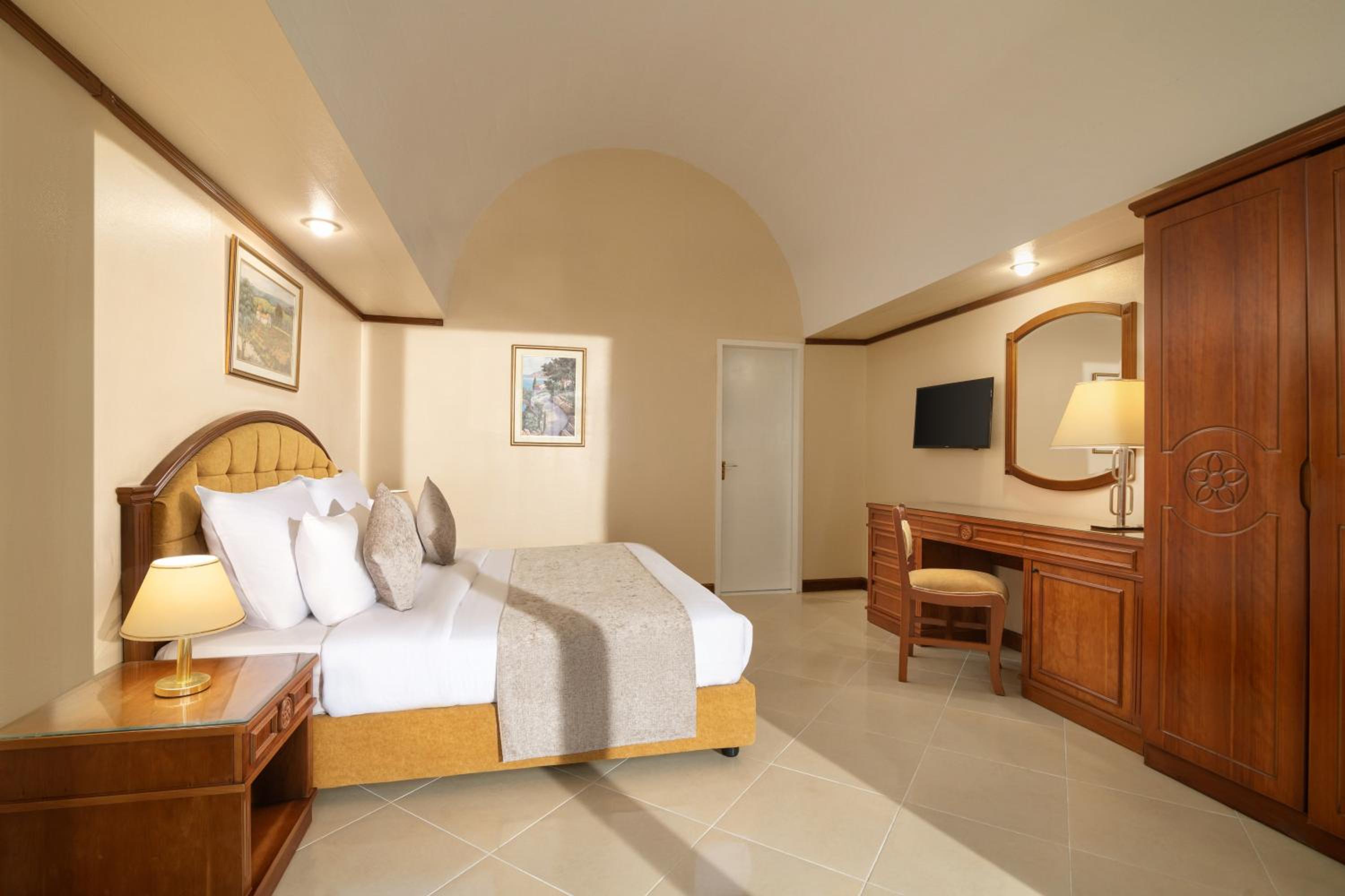 Superior, King or Twin Bed, Garden View