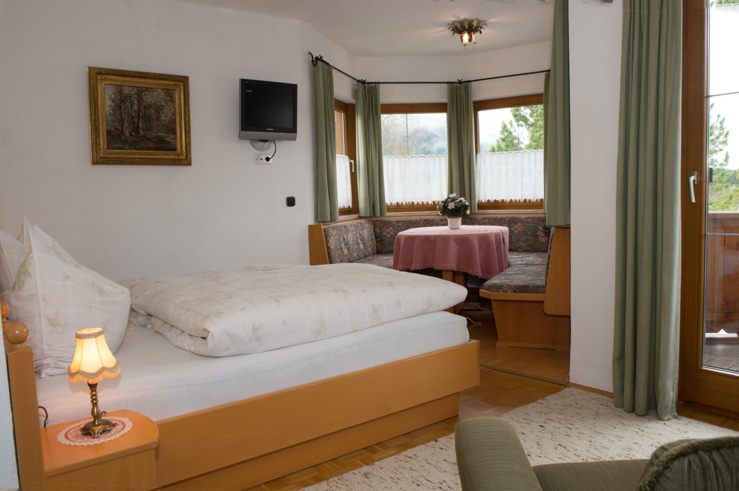 Deluxe Double Room with Balcony photo 3