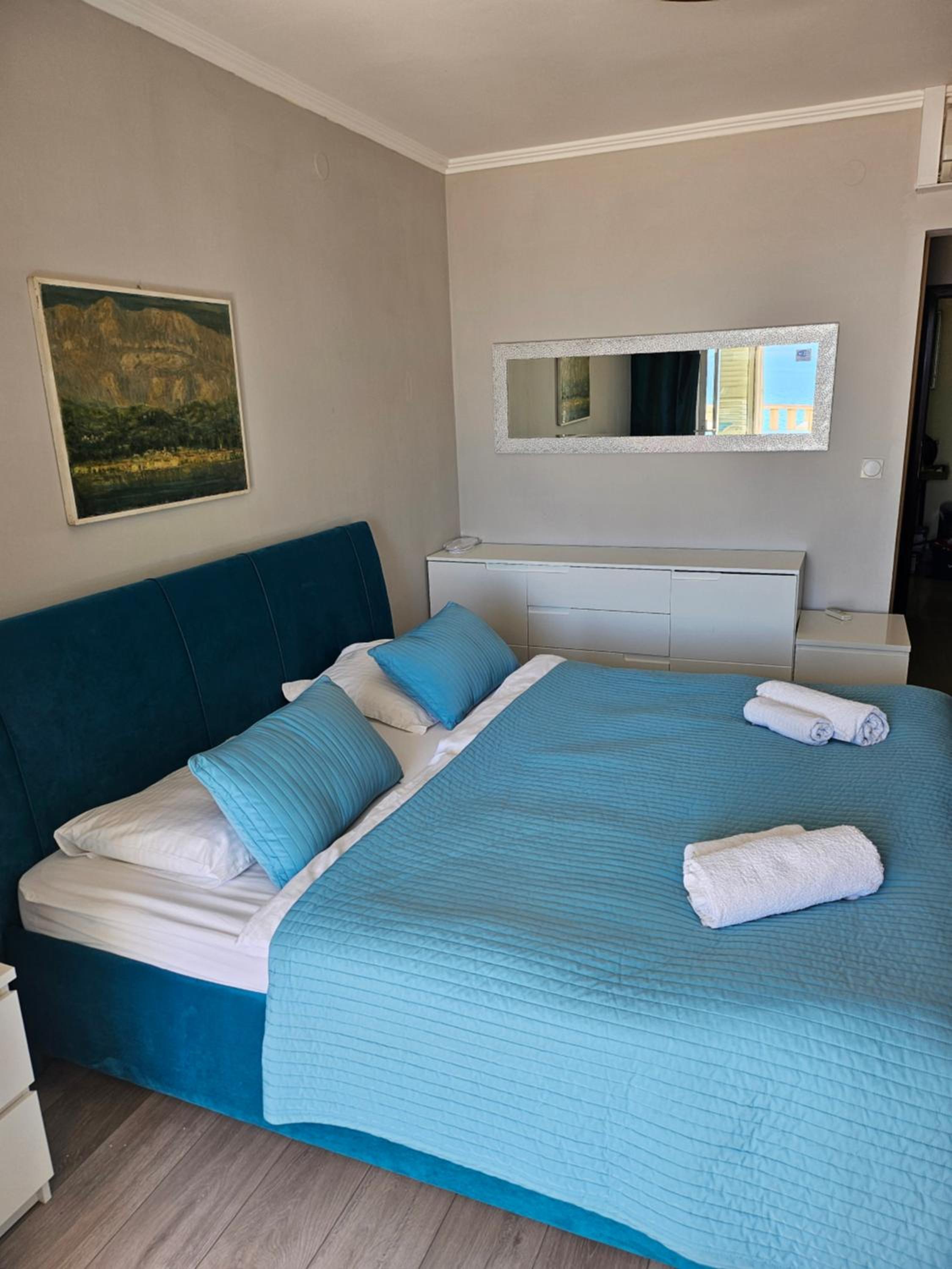One-Bedroom Apartment with Terrace and Sea View photo 1