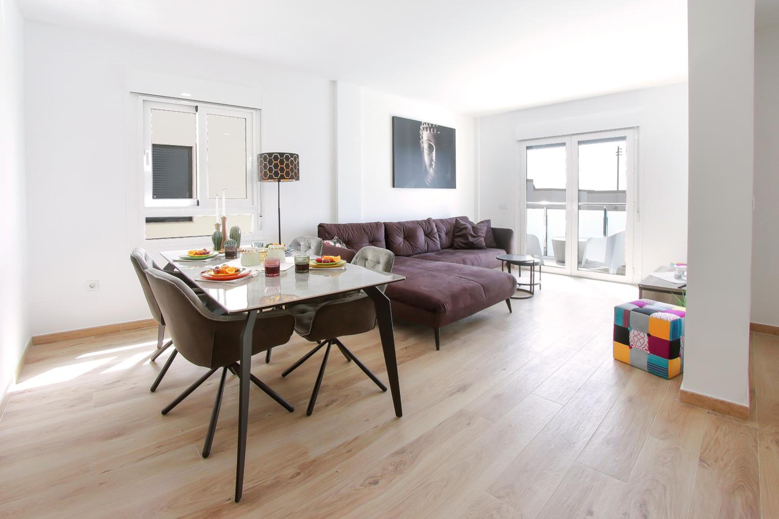 Apartamento de Dos Dormitorios con Vista a la Piscina