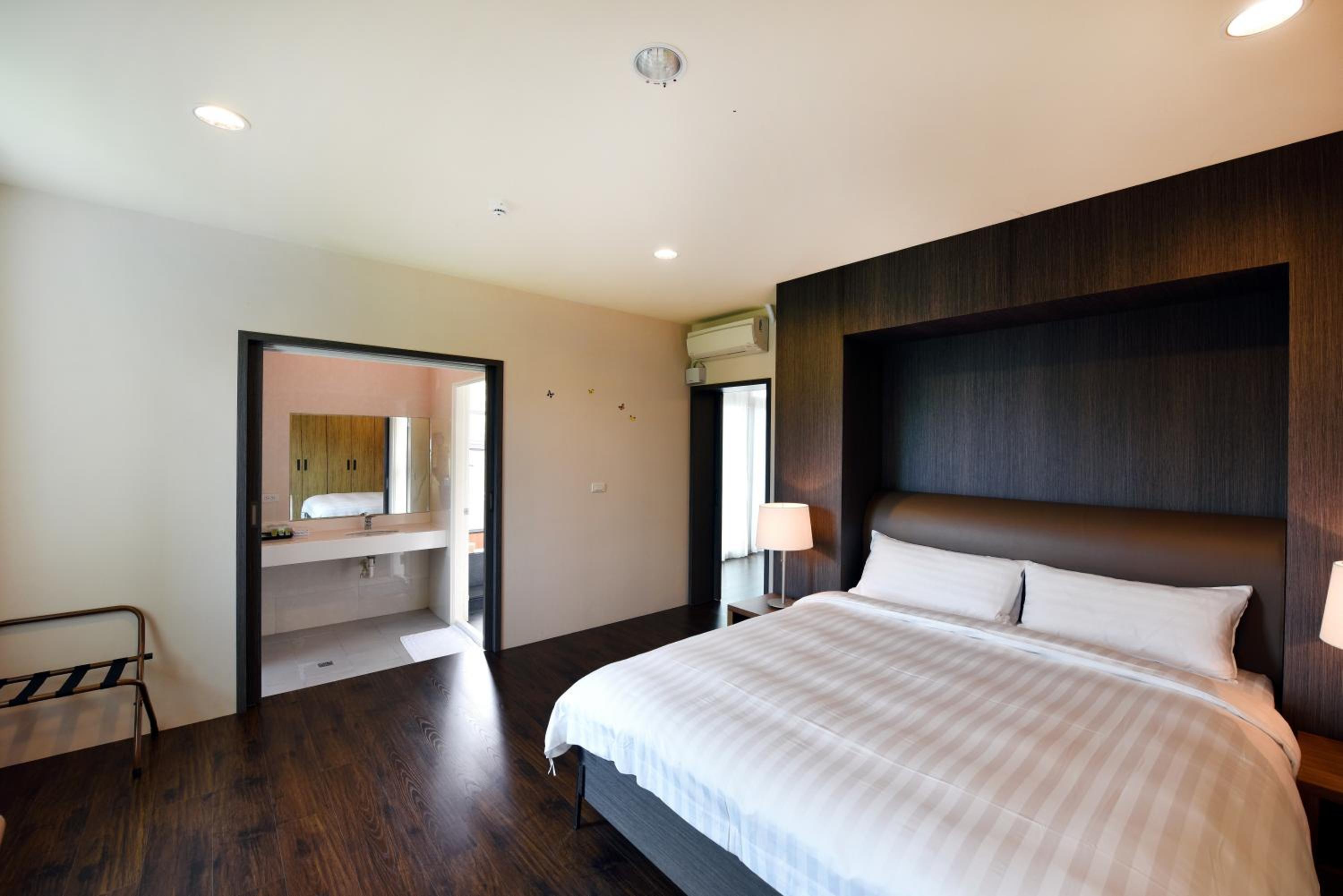 Deluxe Double Room with Balcony photo 2