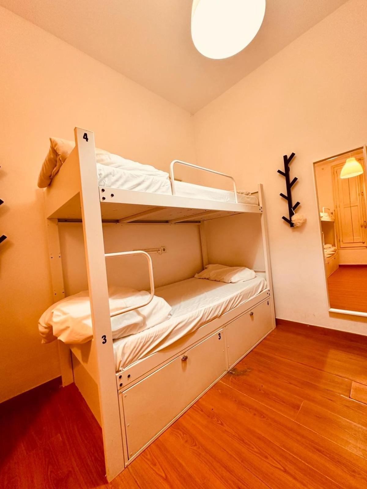 Bed in 6-Bed Female Dormitory Room photo 2
