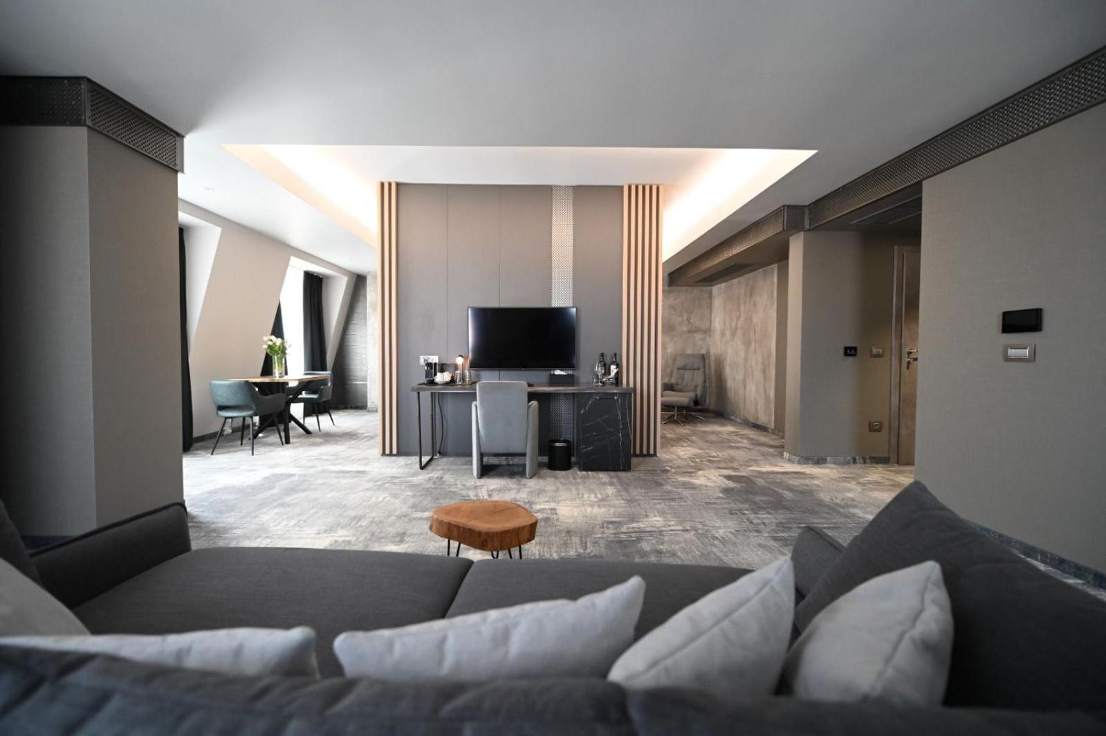 Superior Suite - Photo 1