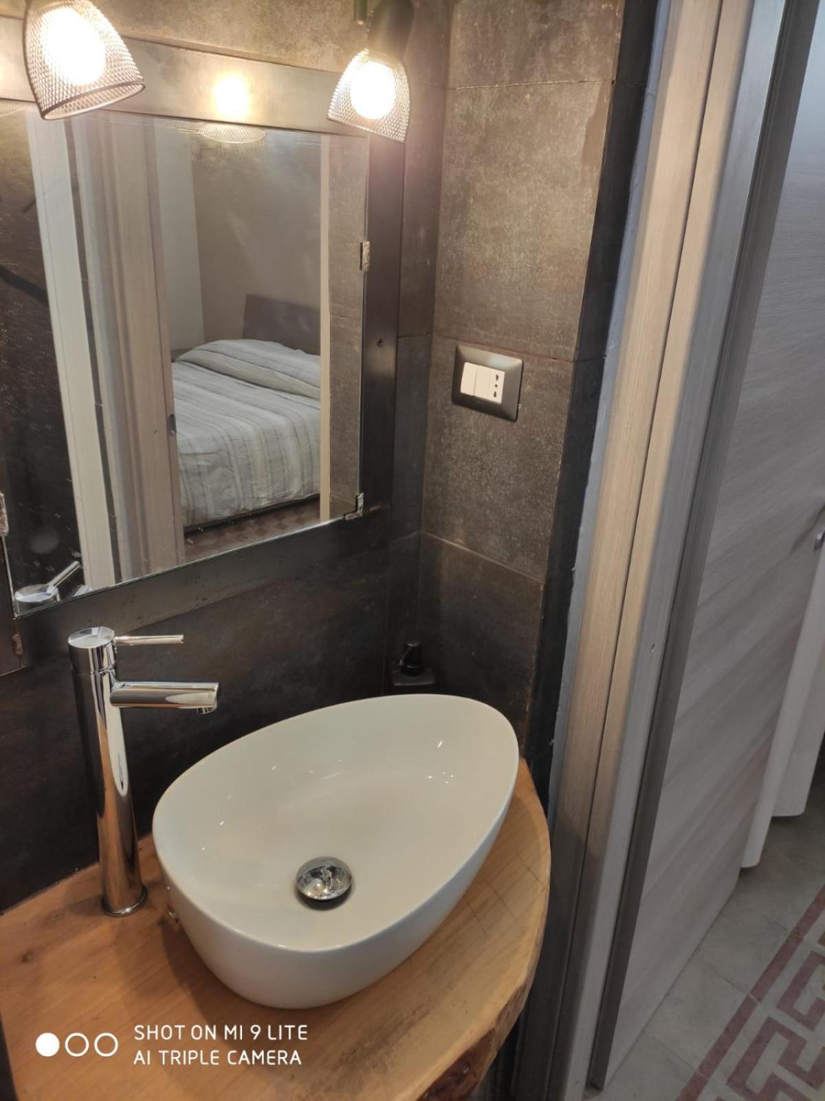 Studio Apartment - Photo 2