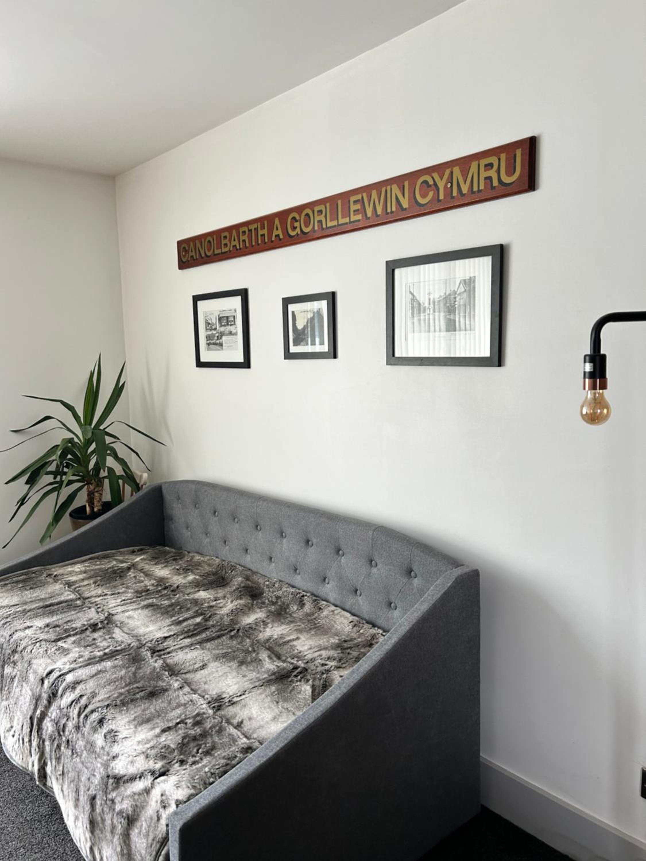 One-Bedroom Apartment - Photo 1