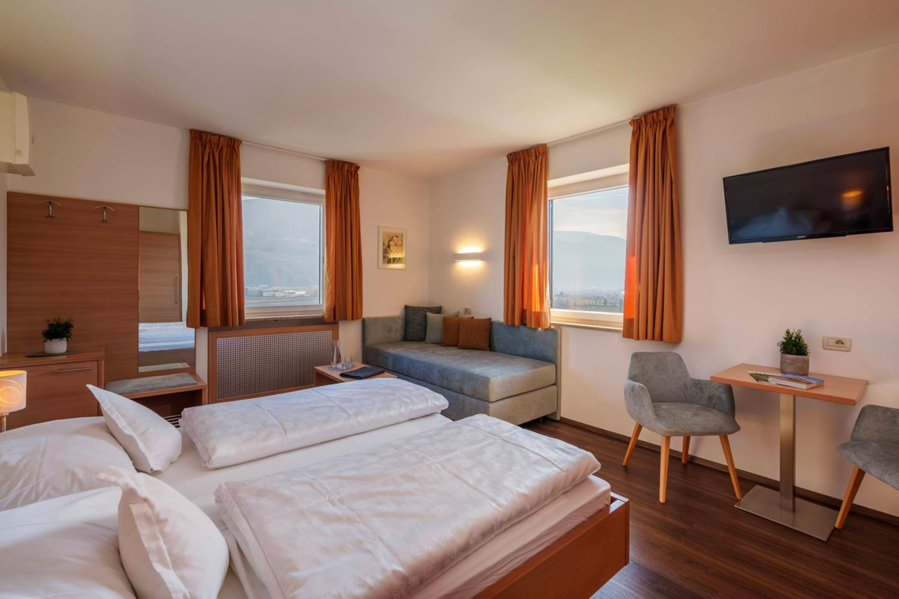 Large Double Room photo 1